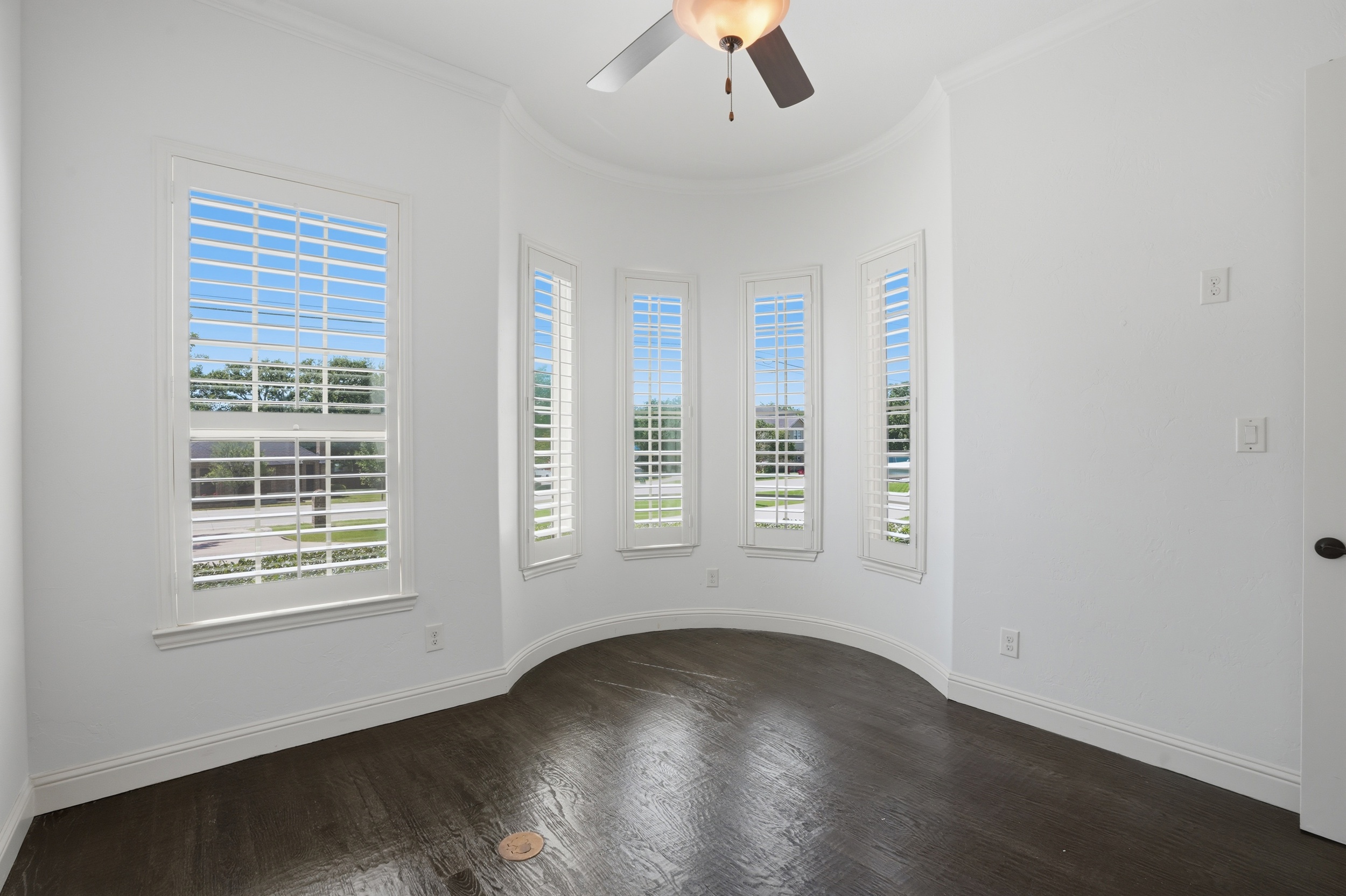  6/6.1 with Pool on 1+ Acre in Double Oak - 物件實景