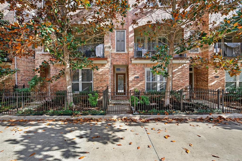 Dallas, Texas, 75219, United States, 2 Bedrooms Bedrooms, ,3 BathroomsBathrooms,Residential,For Sale,1996235