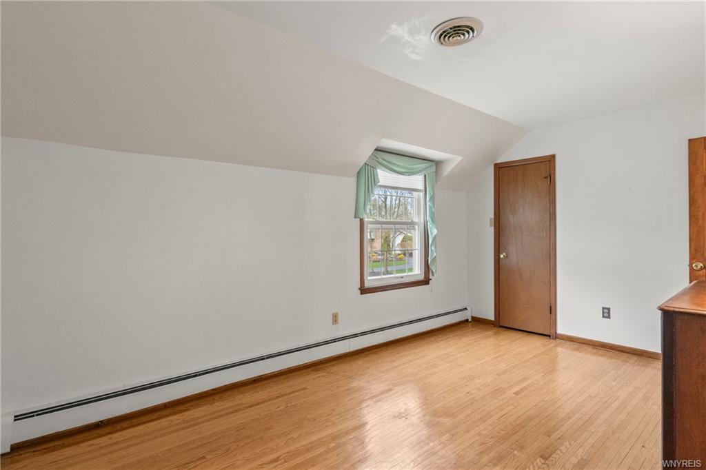 Lewiston, New York, 14092, United States, 5 Bedrooms Bedrooms, ,3 BathroomsBathrooms,Residential,For Sale,1849954