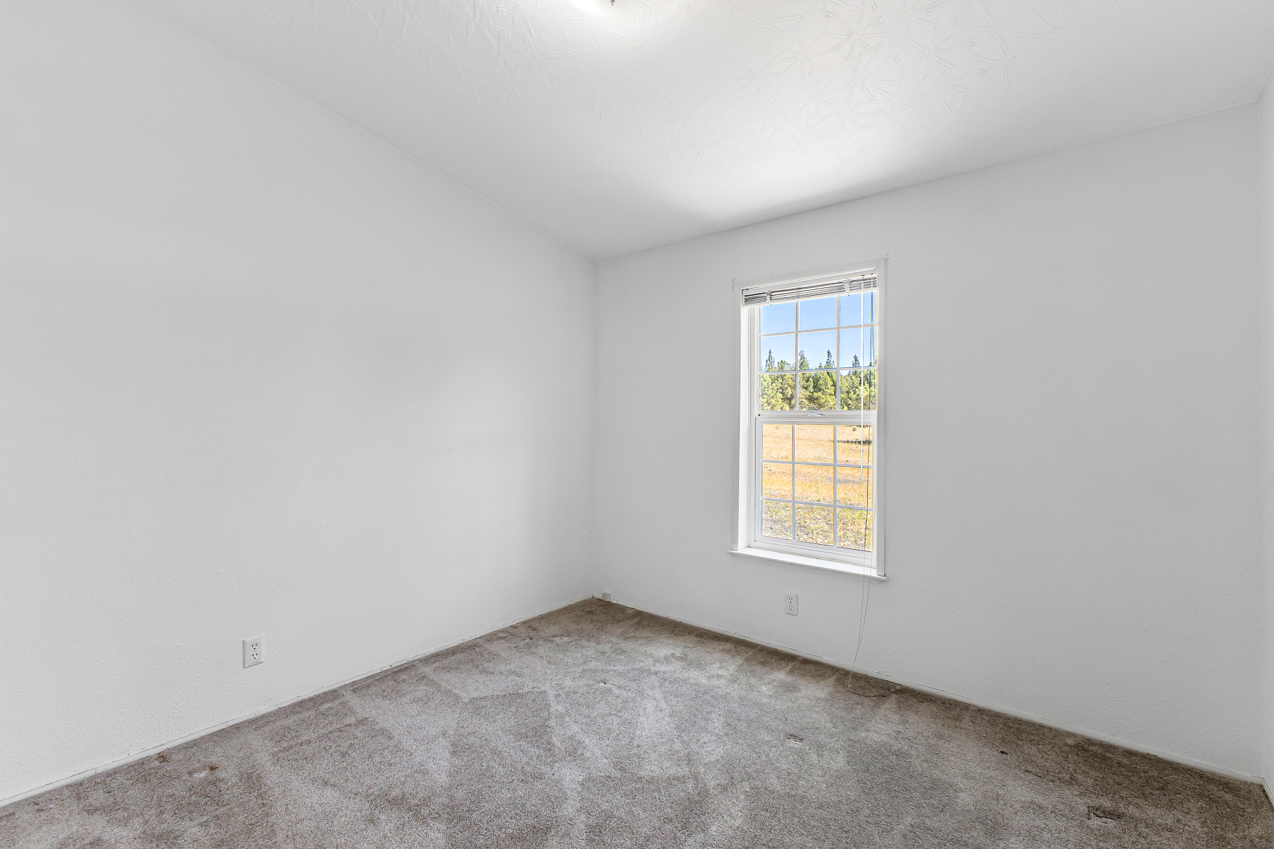 Prineville, Oregon, 97754, United States, 3 Bedrooms Bedrooms, ,2 BathroomsBathrooms,Residential,For Sale,1885821