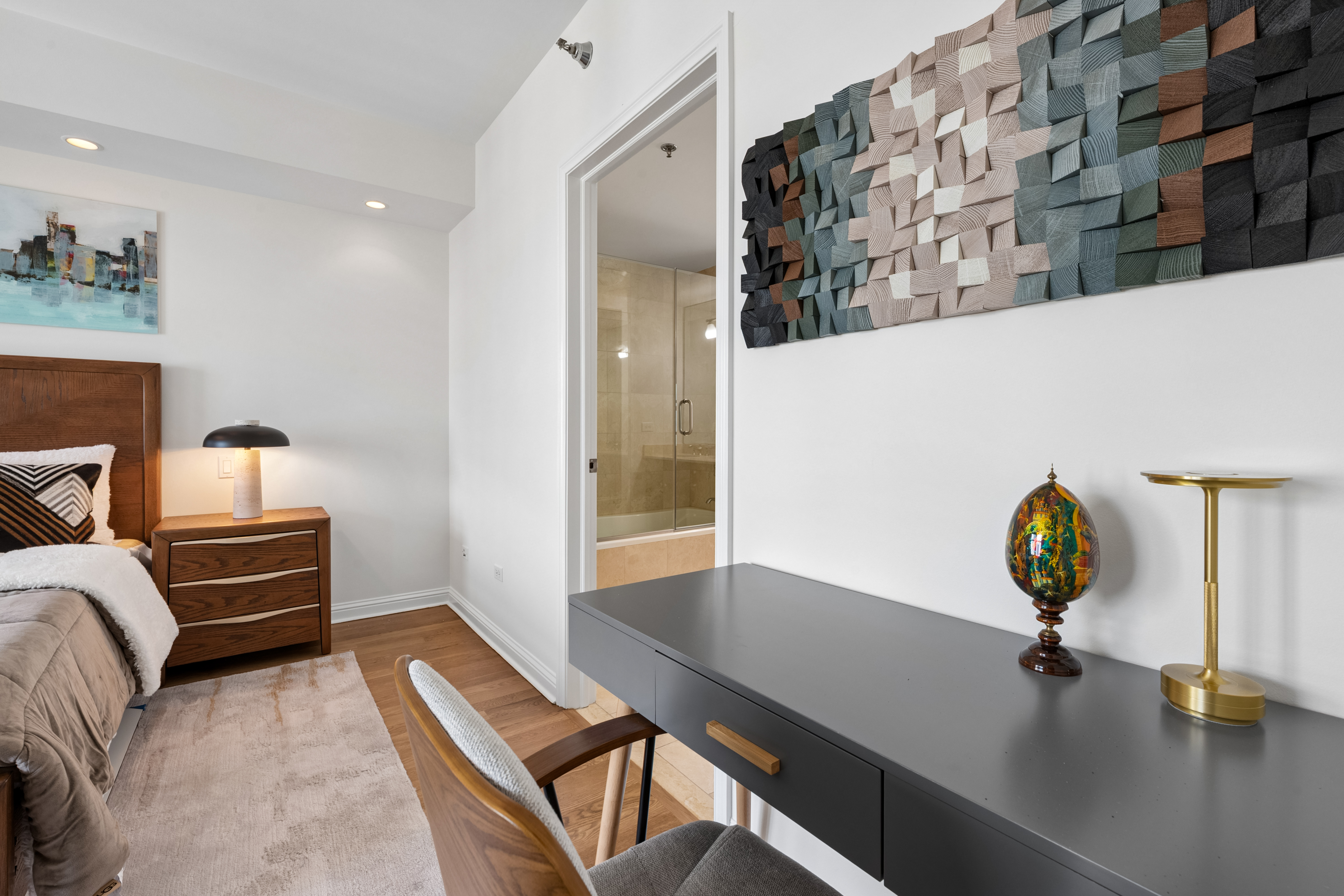  Northeast Split Two Bedroom with Outstanding City and Lake Views at The Fordham - 物件實景