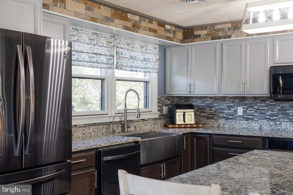 Gore, Virginia, 22637, United States, 4 Bedrooms Bedrooms, ,3 BathroomsBathrooms,Residential,For Sale,1949444