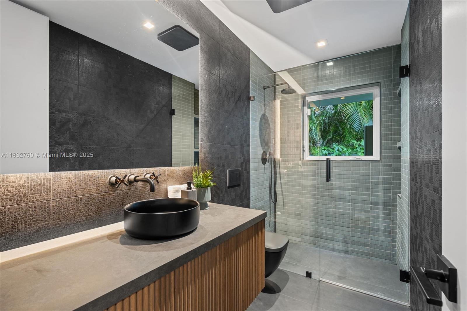 Miami, Florida, 33137, United States, 4 Bedrooms Bedrooms, ,5 BathroomsBathrooms,Residential,For Sale,1883564