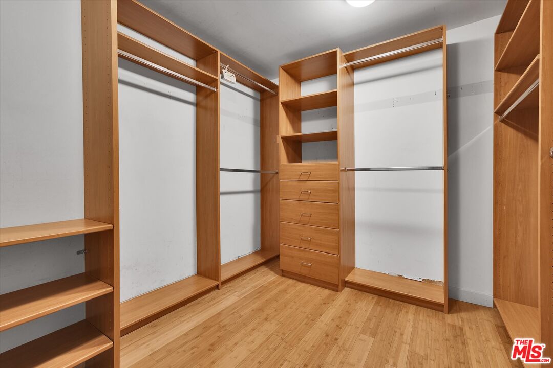 Los Angeles, California, 90024, United States, 2 Bedrooms Bedrooms, ,1 BathroomBathrooms,Residential,For Sale,1998471