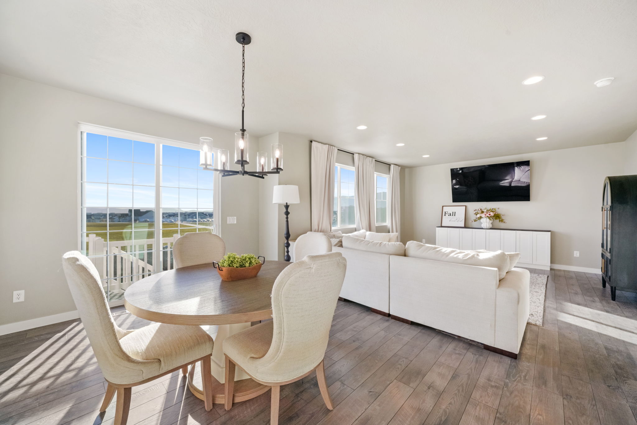 Eagle Mountain, Utah, 84005, United States, 3 Bedrooms Bedrooms, ,3 BathroomsBathrooms,Residential,For Sale,1993826