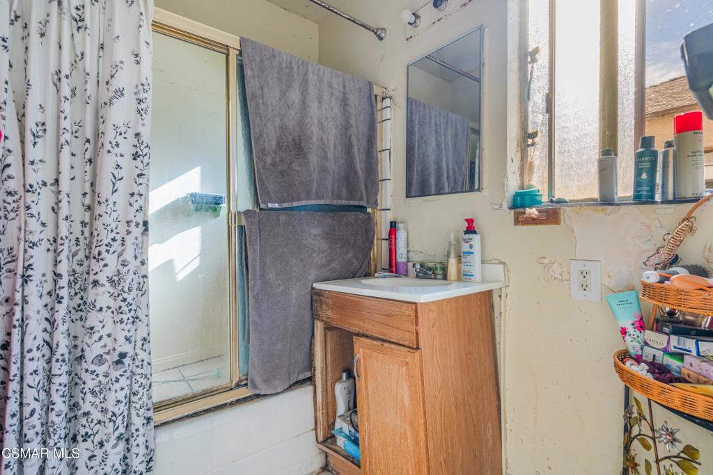 Montebello, California, 90640, United States, 2 Bedrooms Bedrooms, ,1 BathroomBathrooms,Residential,For Sale,2010395