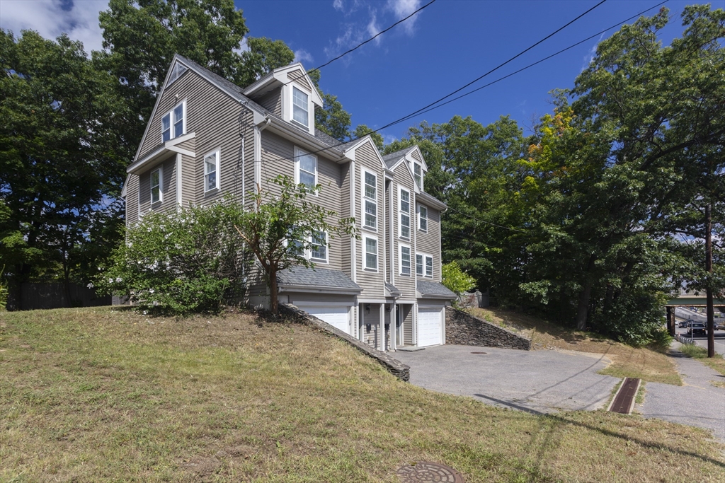 Newton, Massachusetts, 02161, United States, 3 Bedrooms Bedrooms, ,4 BathroomsBathrooms,Residential,For Sale,1940843