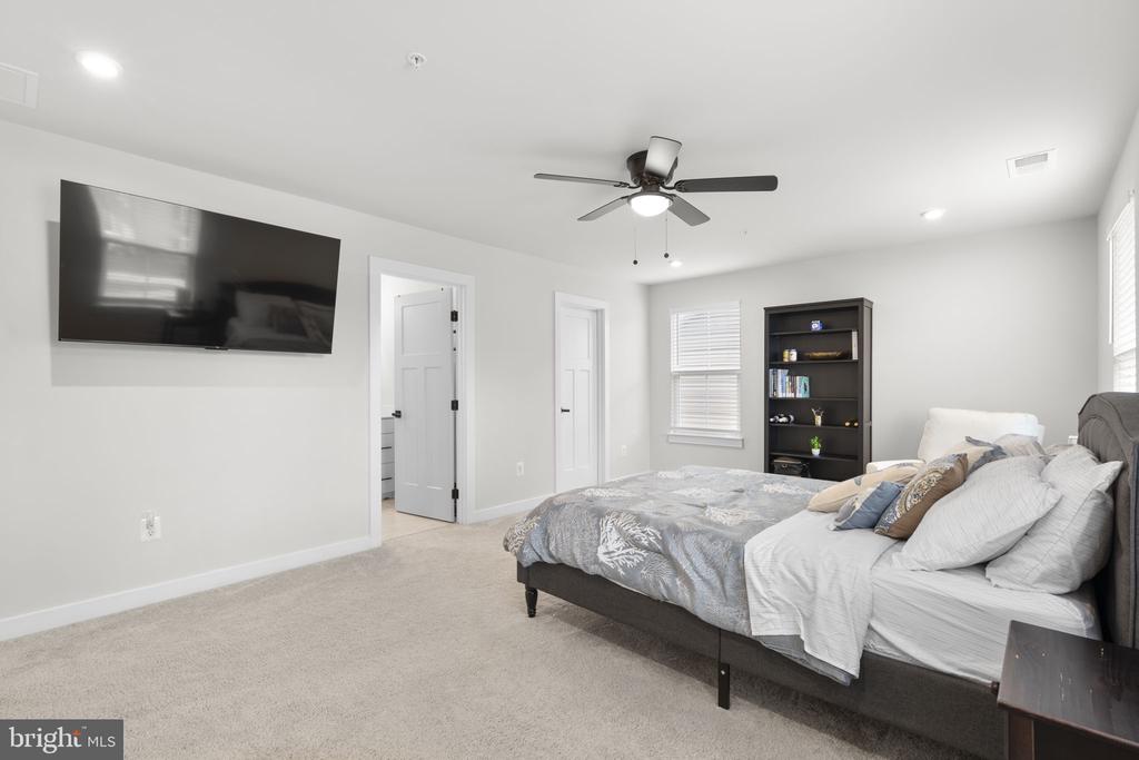 Frederick, Maryland, 21702, United States, 4 Bedrooms Bedrooms, ,4 BathroomsBathrooms,Residential,For Sale,2048638