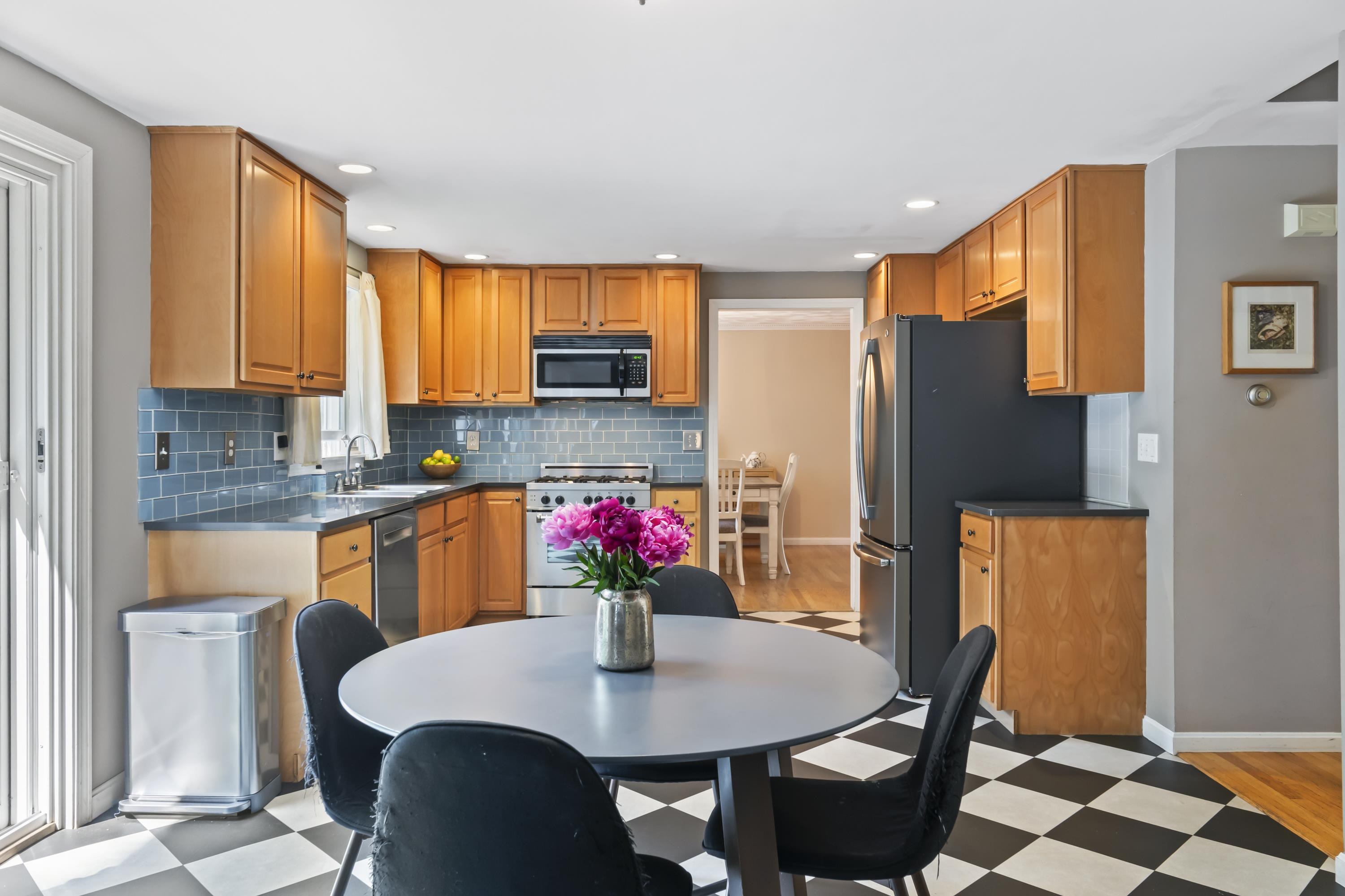 York, Maine, 03909, United States, 3 Bedrooms Bedrooms, ,4 BathroomsBathrooms,Residential,For Sale,1938259