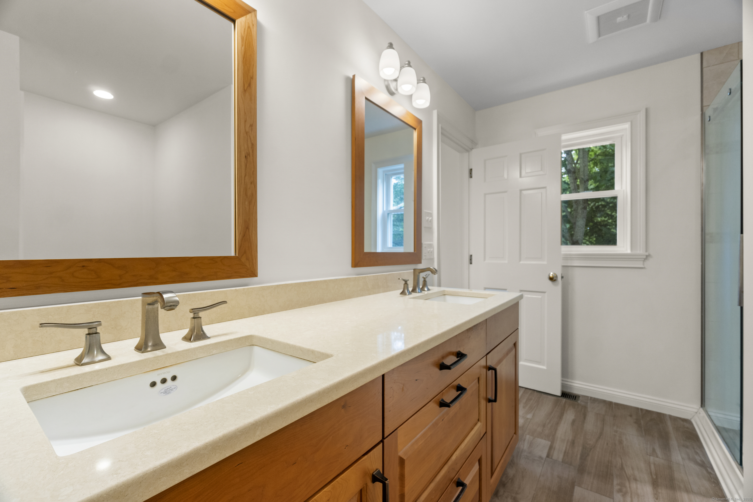 Old Lyme, Connecticut, 06371, United States, 4 Bedrooms Bedrooms, ,5 BathroomsBathrooms,Residential,For Sale,1987978