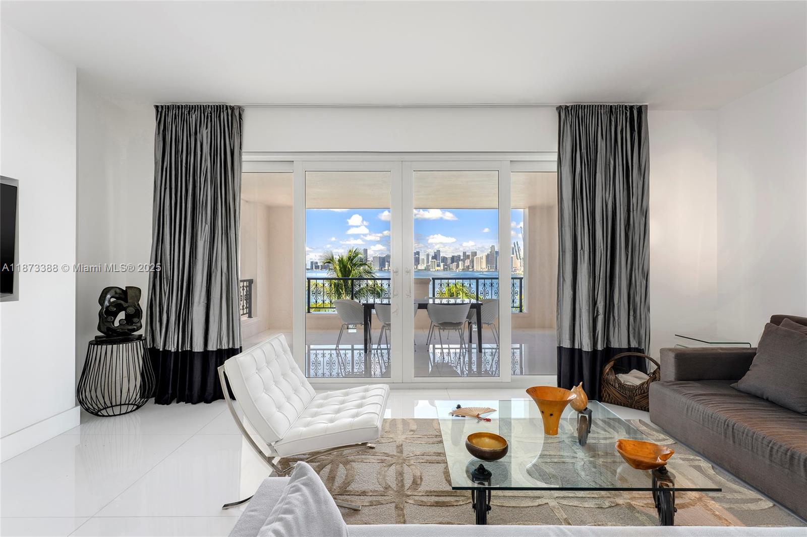 Miami, Florida, 33109, United States, 3 Bedrooms Bedrooms, ,3 BathroomsBathrooms,Residential,For Sale,1940936