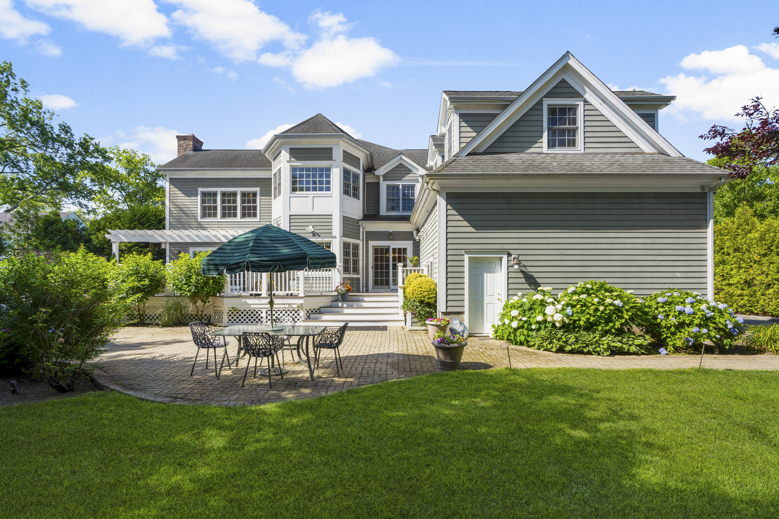  Elegant Larchmont Colonial - 物件實景