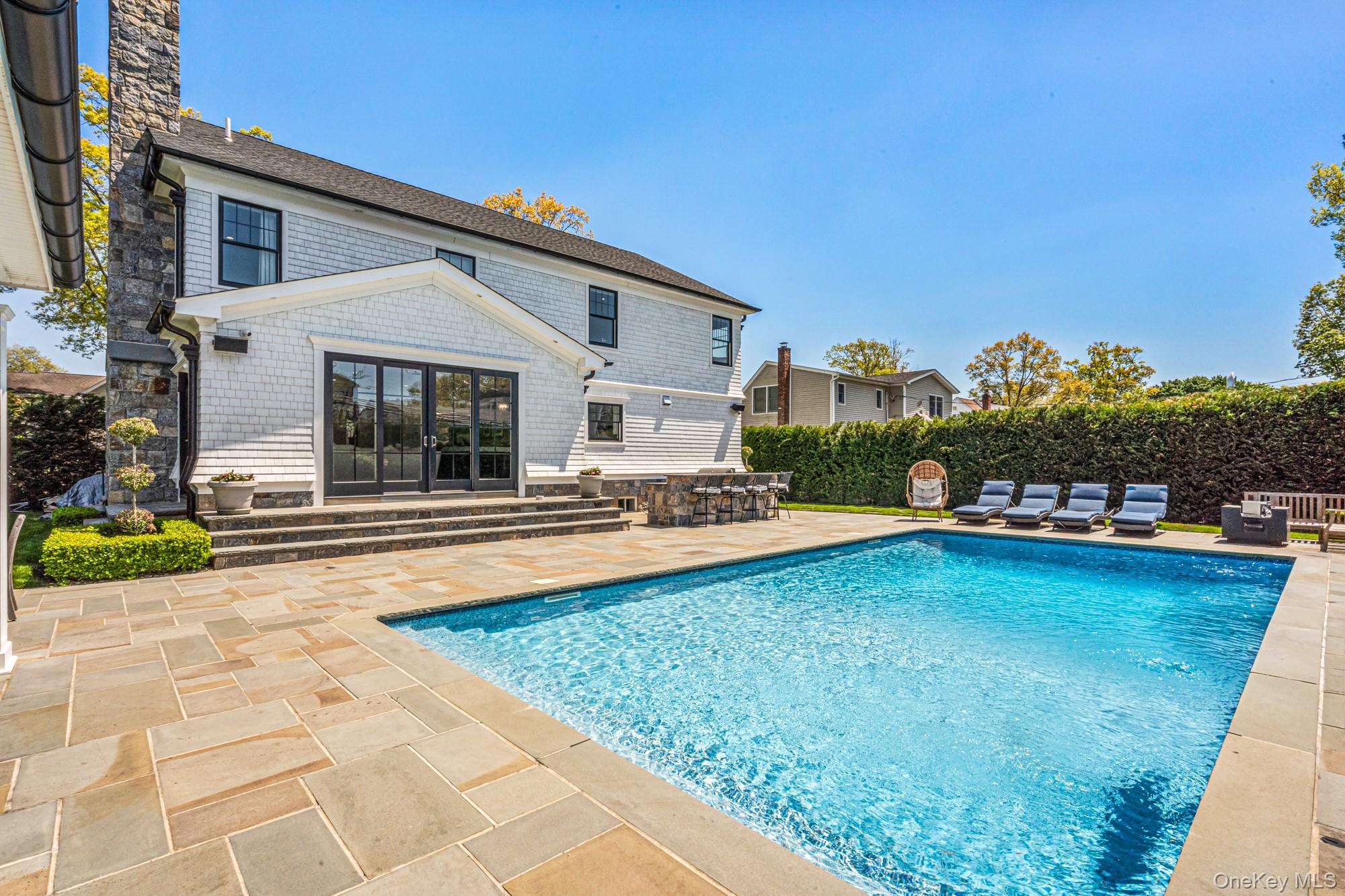  25 Boyd Drive, Westbury, NY, 11590 - 物件實景
