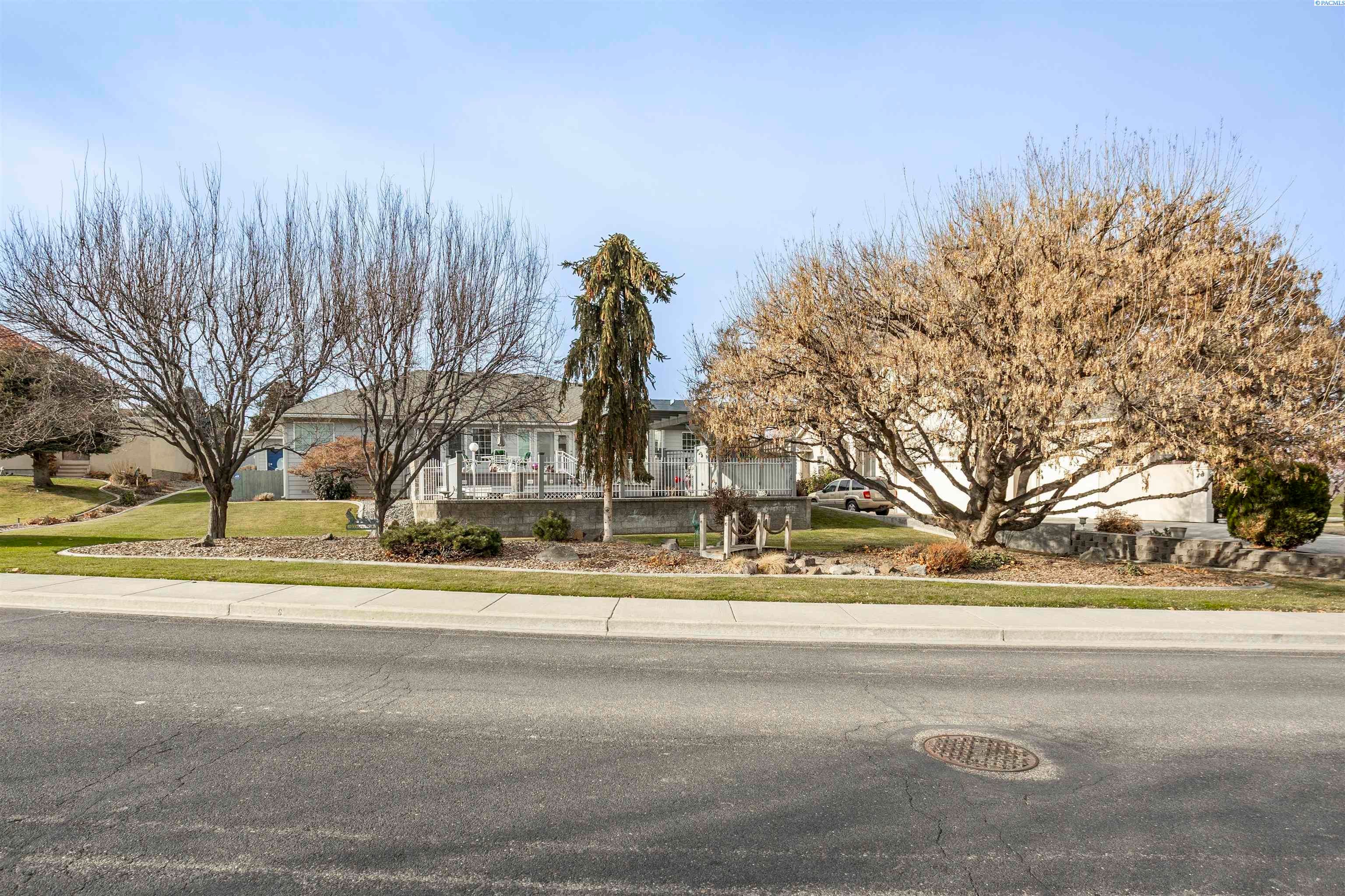 Kennewick, Washington, 99337, United States, 3 Bedrooms Bedrooms, ,2 BathroomsBathrooms,Residential,For Sale,1984046