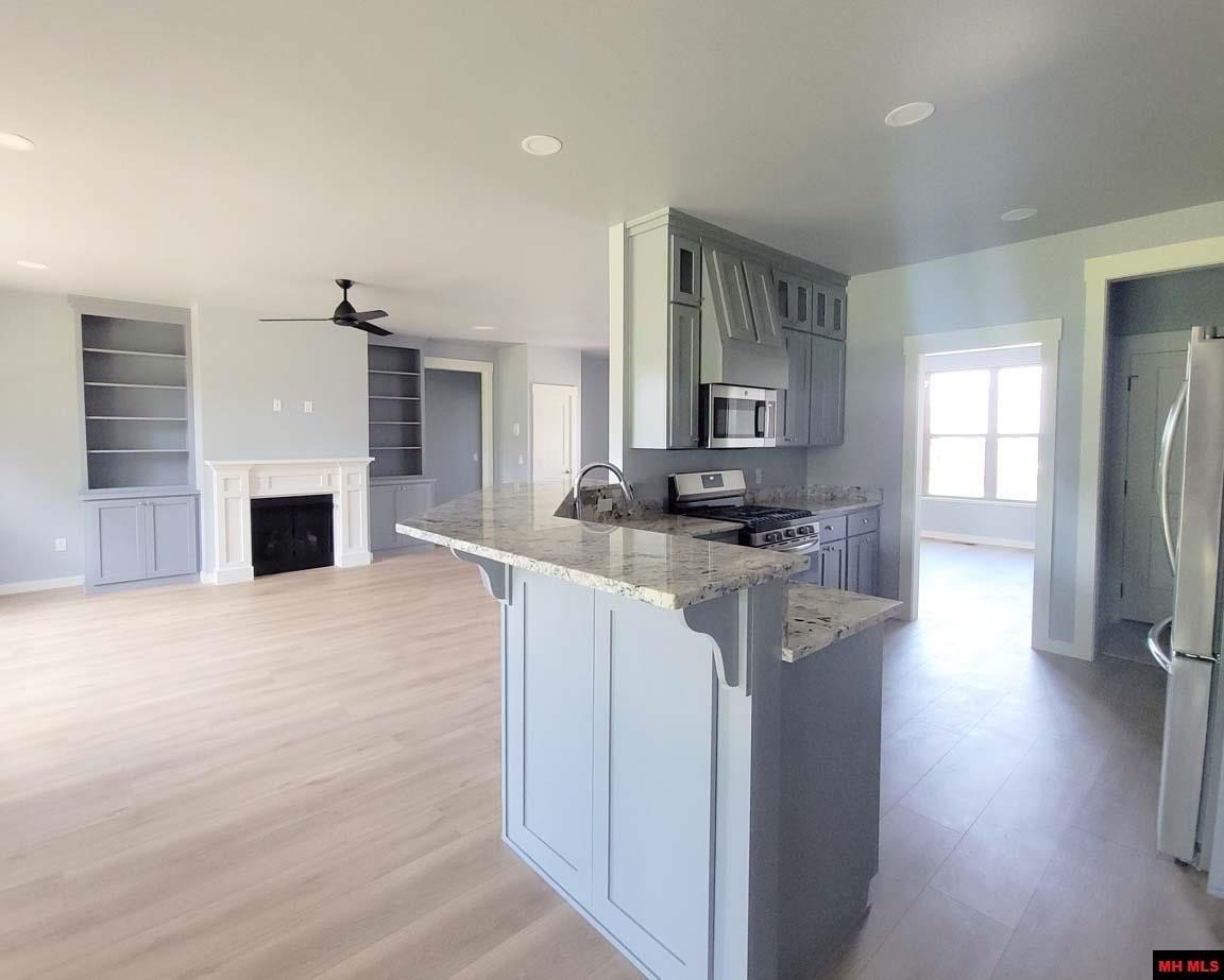 Mountain Home, Arkansas, 72653, United States, 3 Bedrooms Bedrooms, ,2 BathroomsBathrooms,Residential,For Sale,1983473