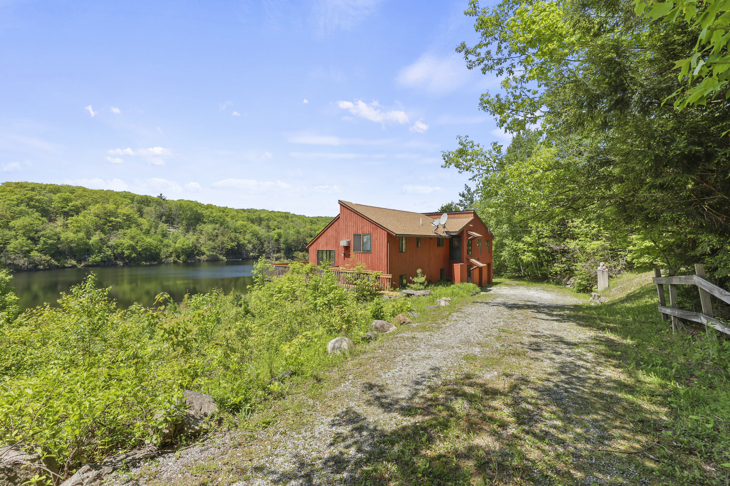  Exceptional Waterfront Retreat on Tranquil Hayes Pond - 物件實景