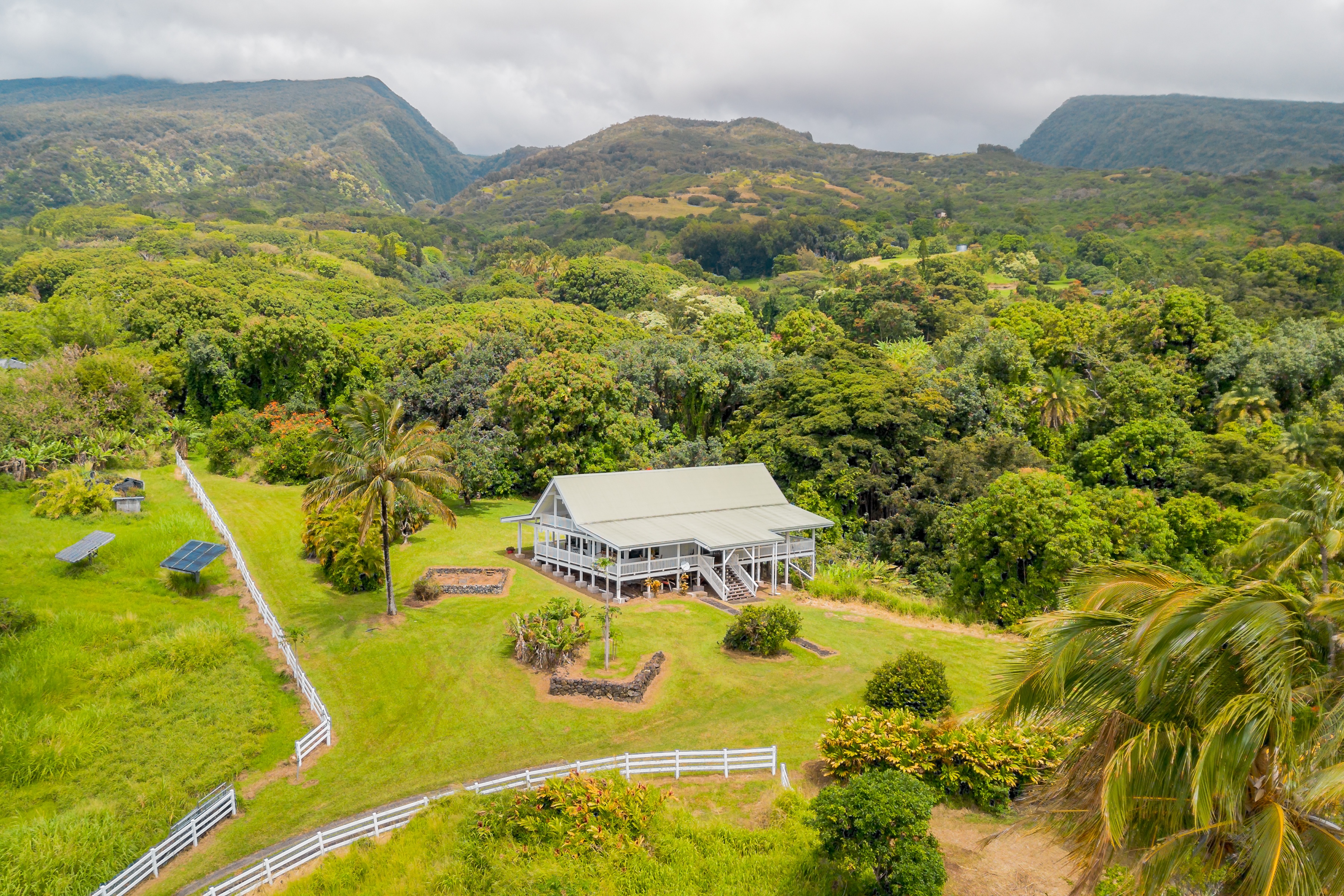 Secluded Streamside Oasis in Kipahulu 