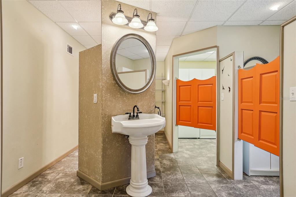 Edgewater, Florida, 32132, United States, 5 Bedrooms Bedrooms, ,4 BathroomsBathrooms,Residential,For Sale,1794815