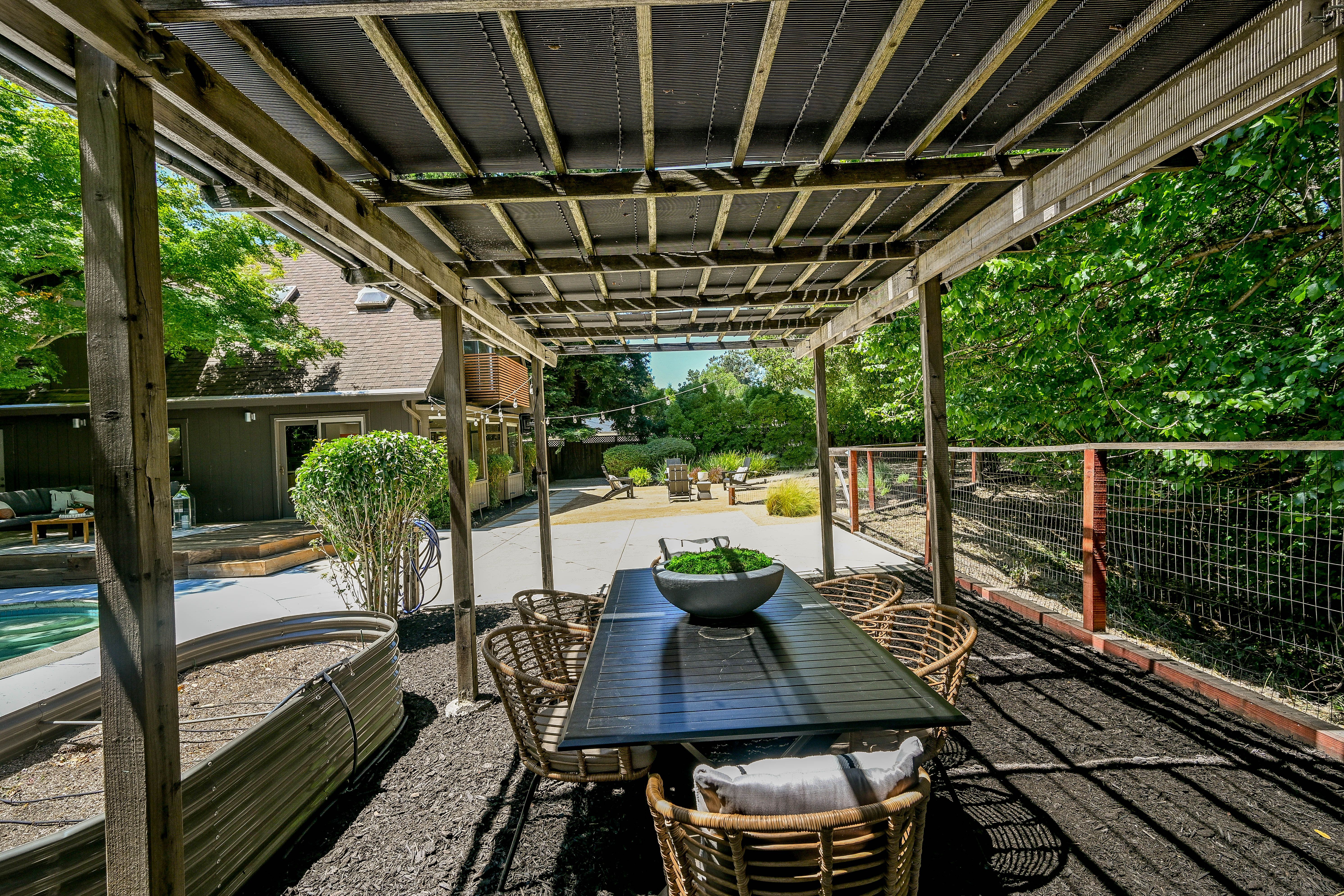  Exceptional Creekside Home in Desirable Saranap - 物件實景