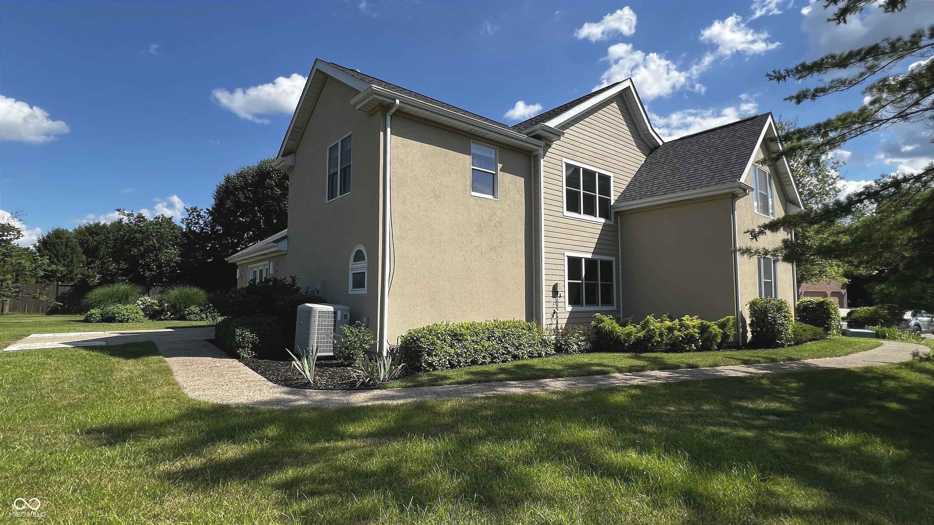 Columbus, Indiana, 47201, United States, 5 Bedrooms Bedrooms, ,6 BathroomsBathrooms,Residential,For Sale,1979621