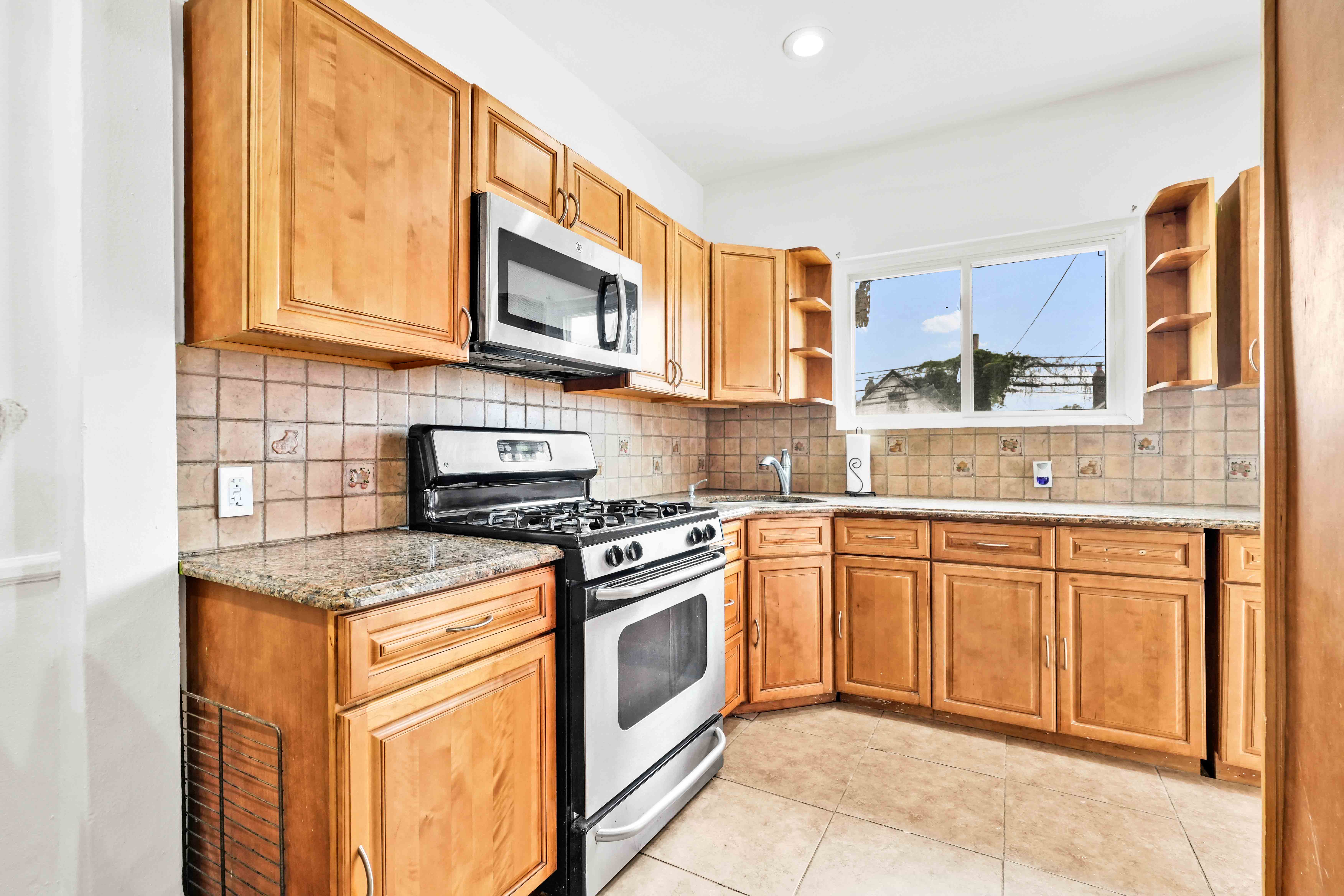 Laurelton, New York, 11413, United States, 3 Bedrooms Bedrooms, ,4 BathroomsBathrooms,Residential,For Sale,1944975