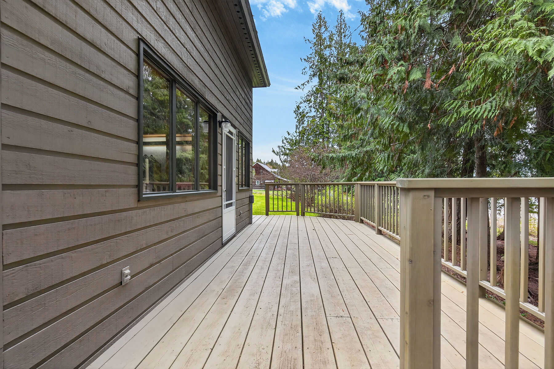  Rare Waterfront Gem - 物件實景