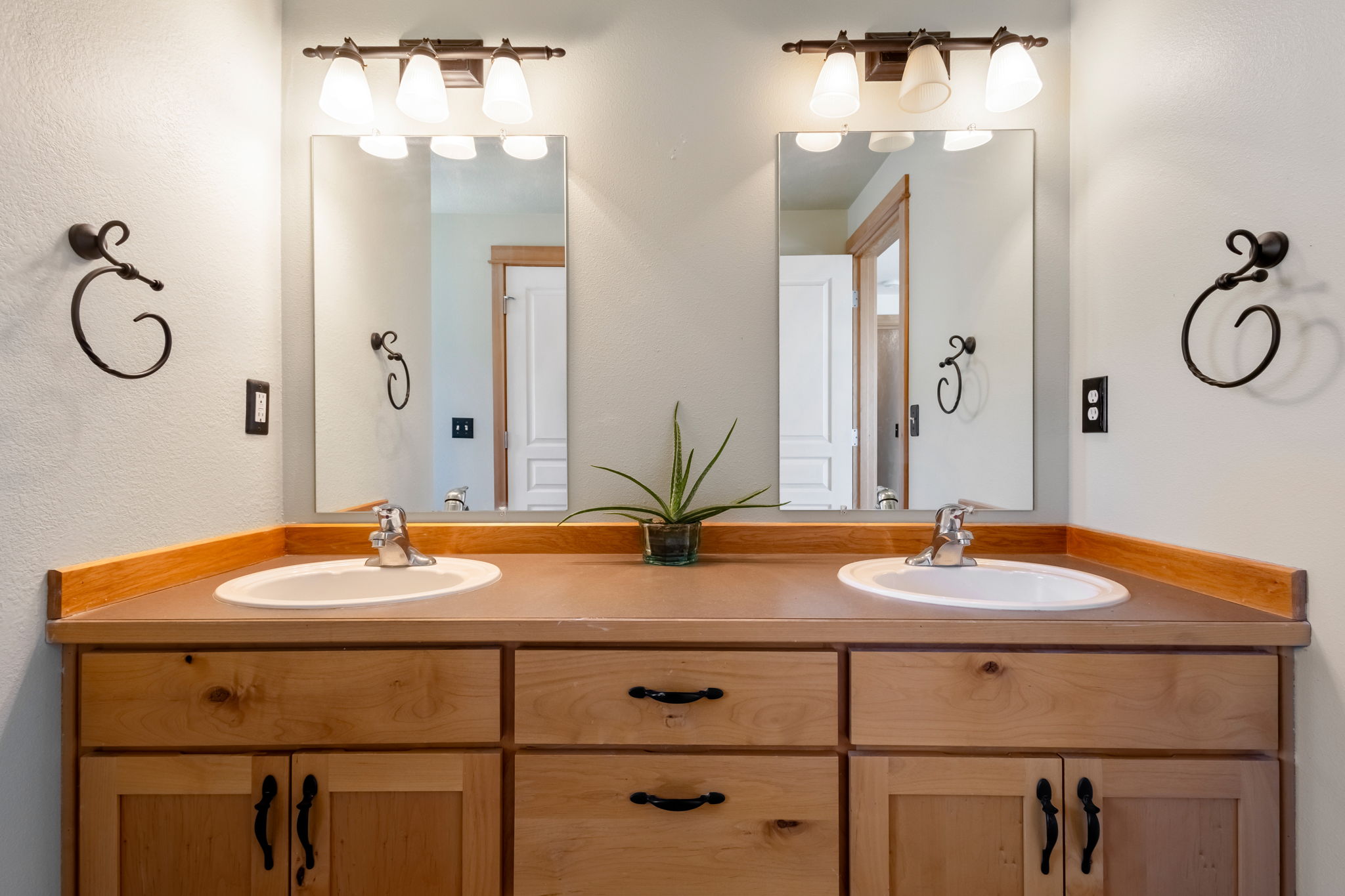 6997 SE Scenic Dr., Prineville, Oregon, 97754, United States, 4 Bedrooms Bedrooms, ,2 BathroomsBathrooms,Residential,For Sale,6997 SE Scenic Dr.,1573189