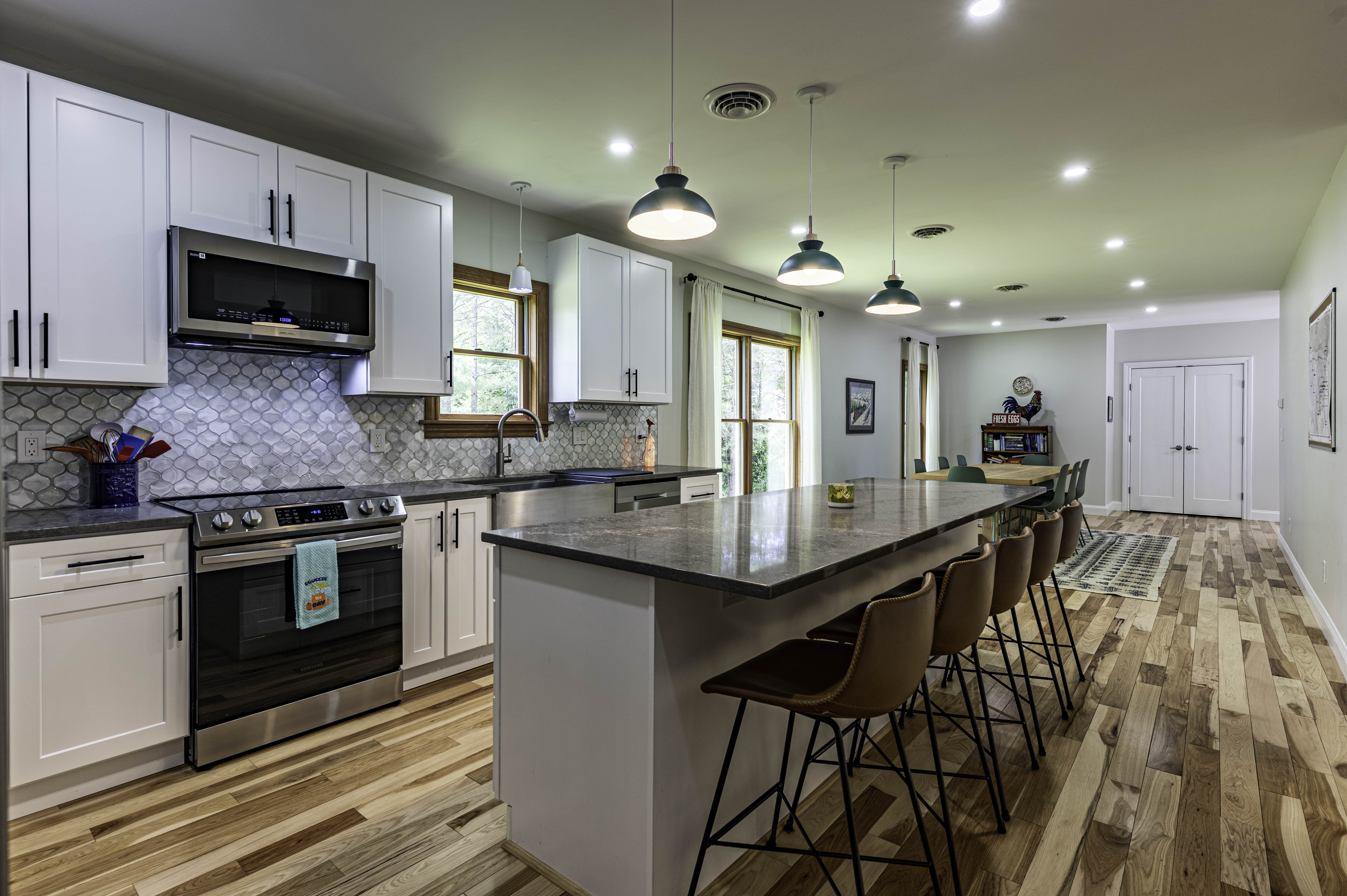  Ranch Style Home with Studio Apartment - 物件實景