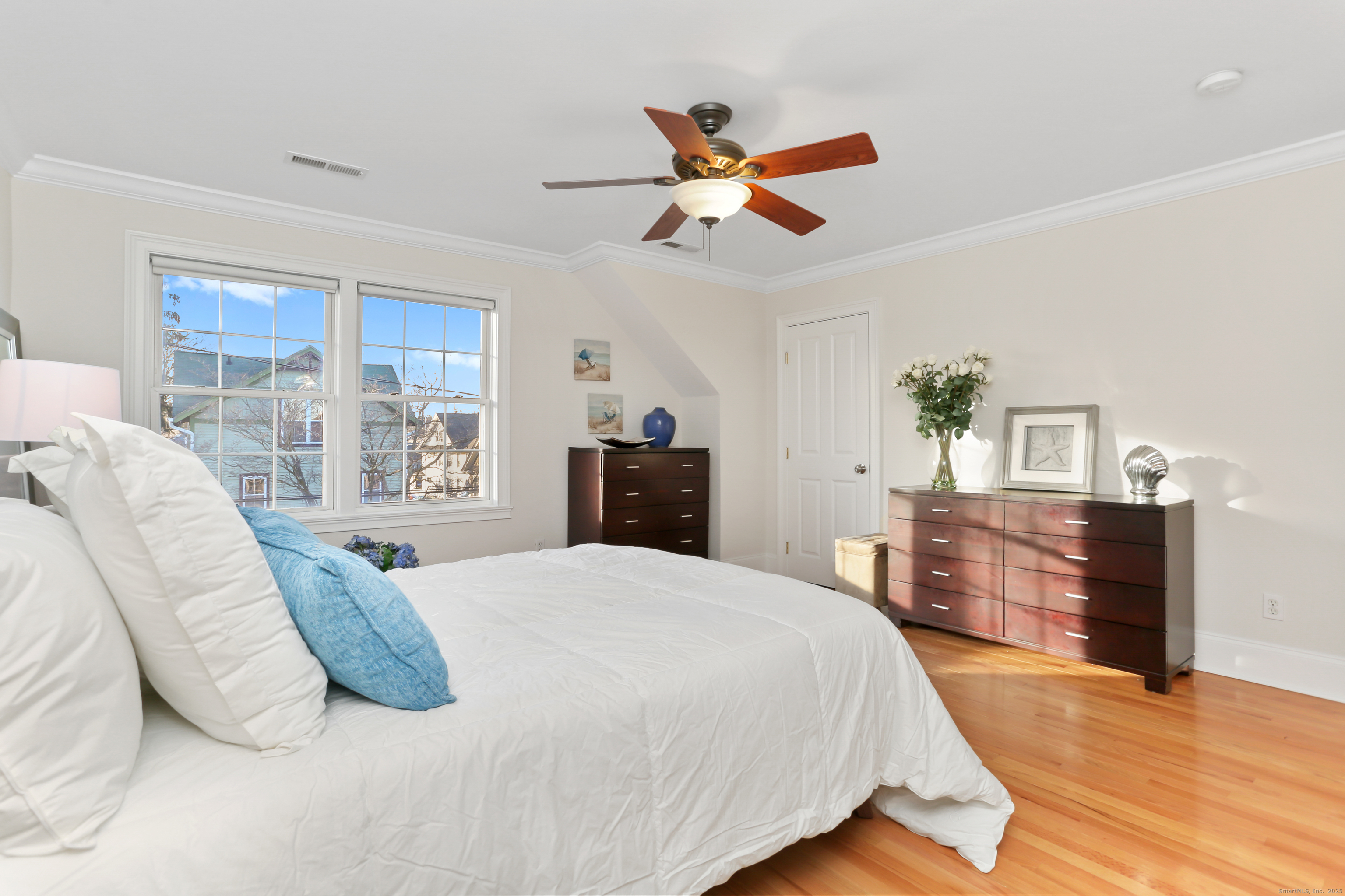 Fairfield, Connecticut, 06824, United States, 3 Bedrooms Bedrooms, ,3 BathroomsBathrooms,Residential,For Sale,2001723