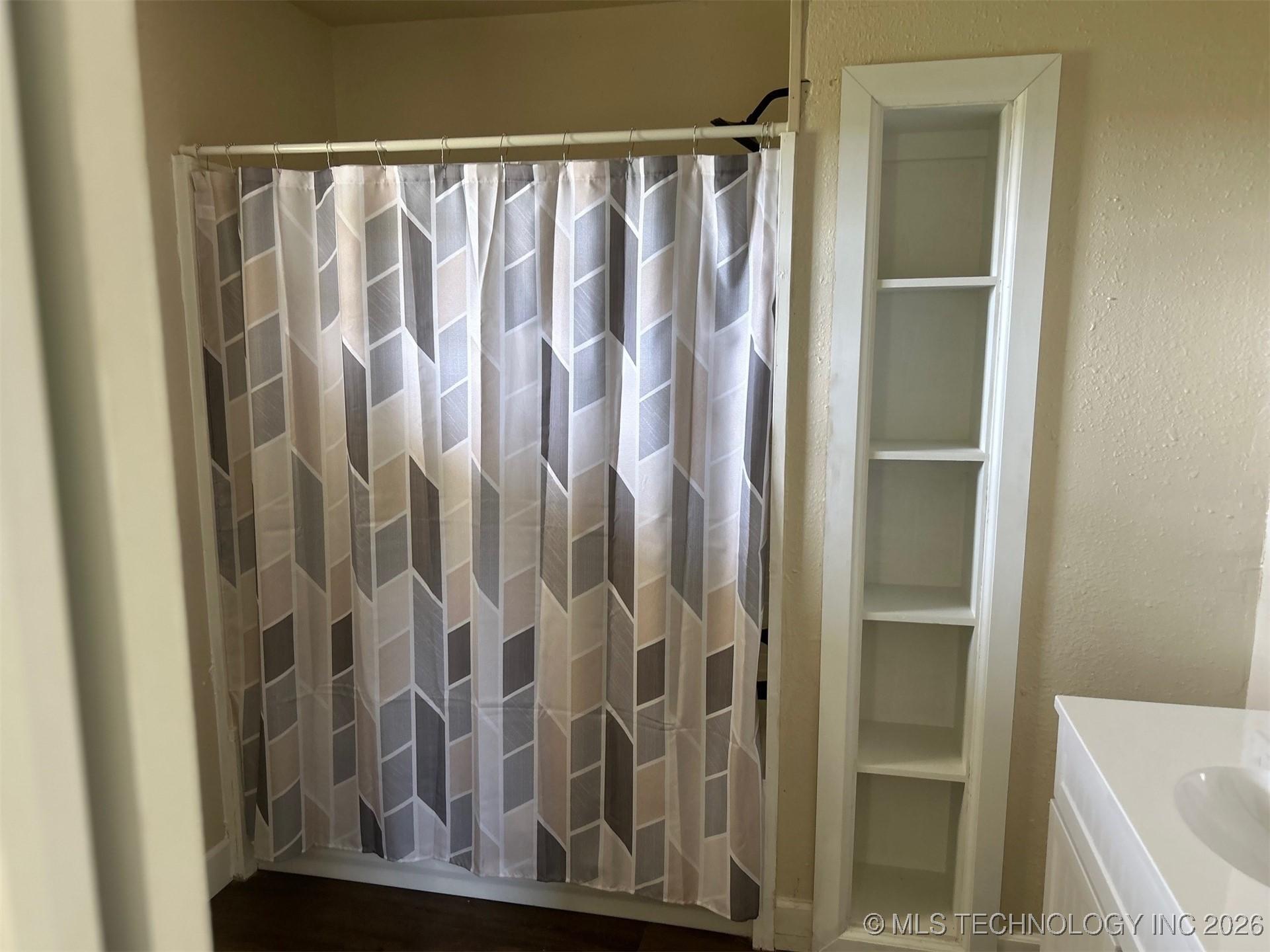 Sallisaw, Oklahoma, 74955, United States, ,Residential,For Sale,2011001