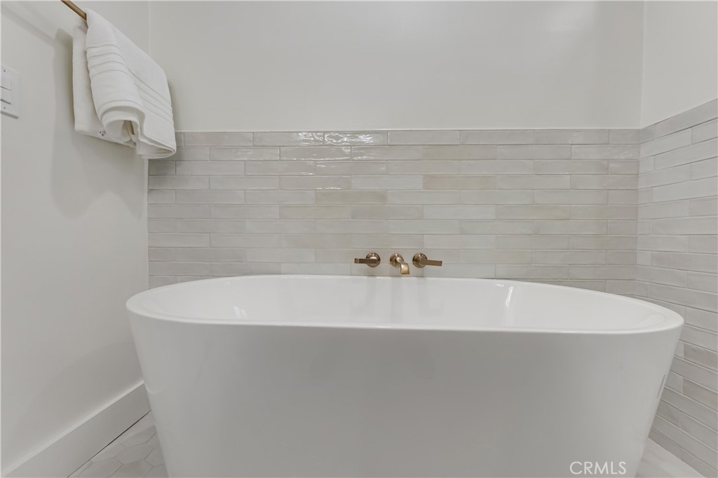 Pasadena, California, 91104, United States, 3 Bedrooms Bedrooms, ,1 BathroomBathrooms,Residential,For Sale,2005732