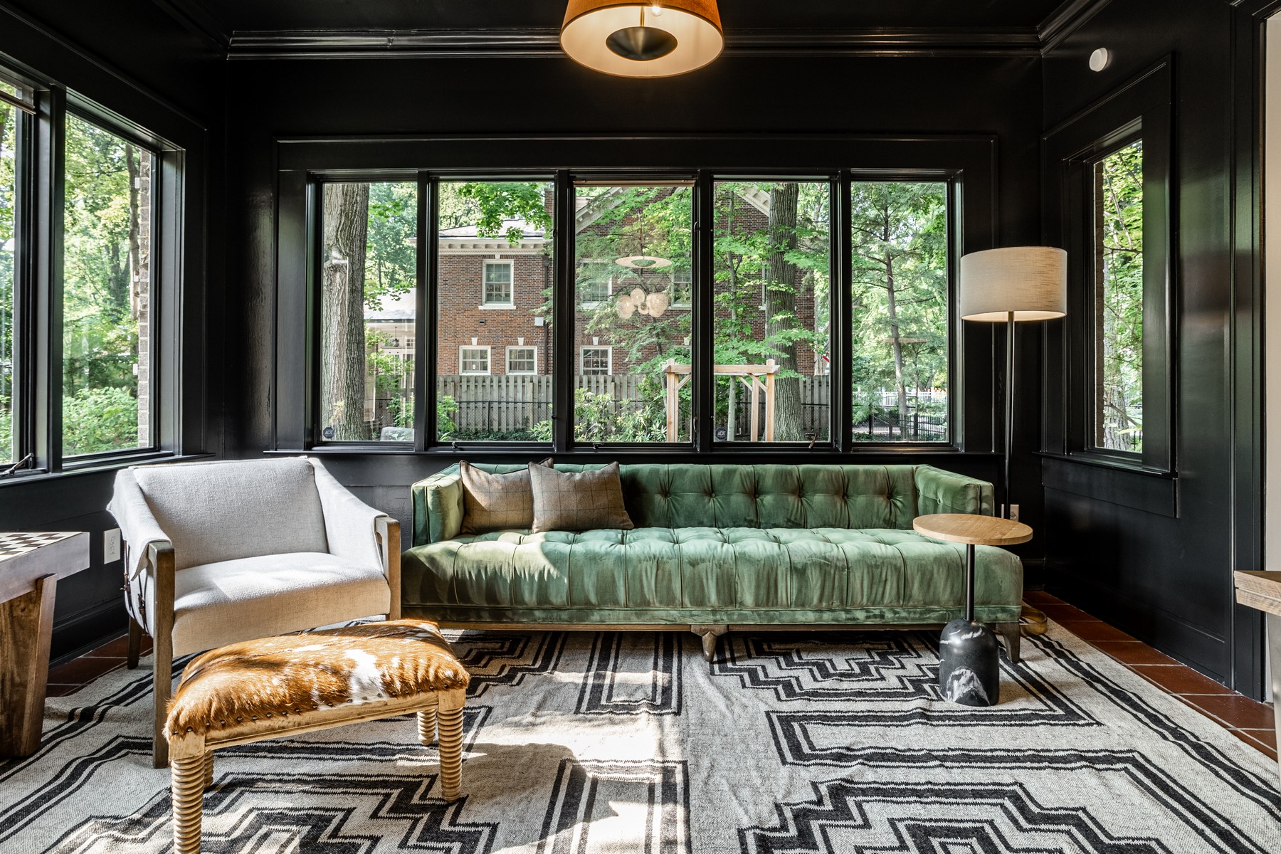  Gated English Tudor Home on One of the Most Desirable Blocks in Meridian Kessler - 物件實景