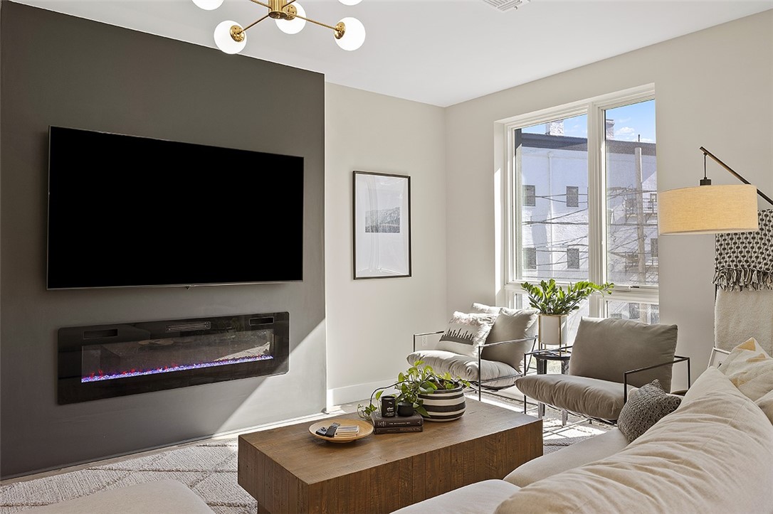 Lawrenceville, Pennsylvania, 15201, United States, 2 Bedrooms Bedrooms, ,2 BathroomsBathrooms,Residential,For Sale,1960750