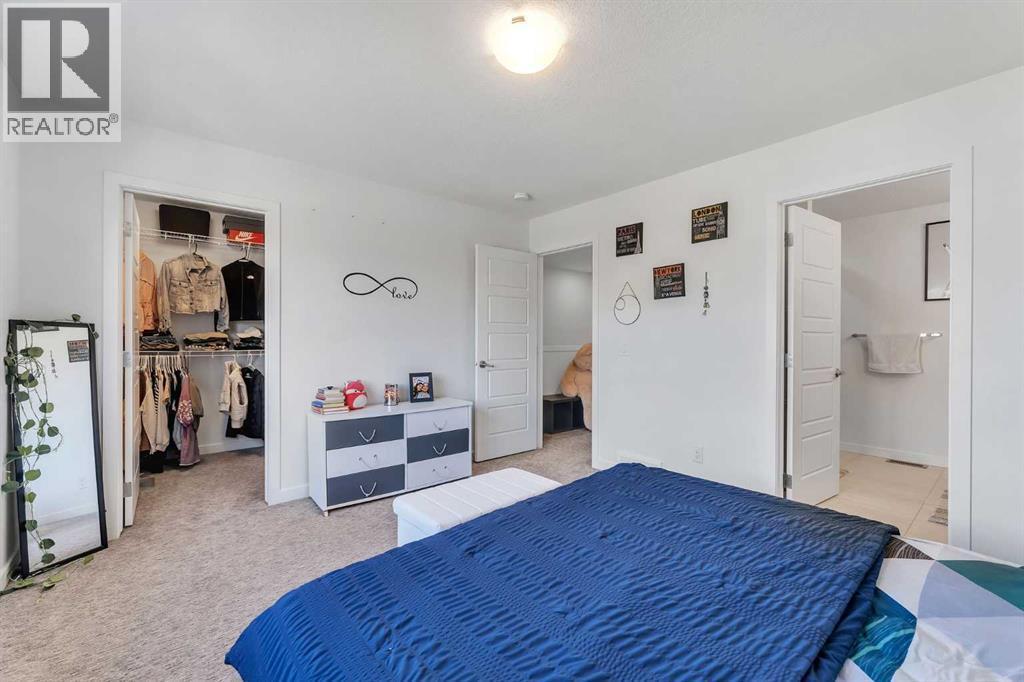 CALGARY, Alberta, T2X 4R1, CA, 3 Bedrooms Bedrooms, ,2 BathroomsBathrooms,Residential,For Sale,1949182