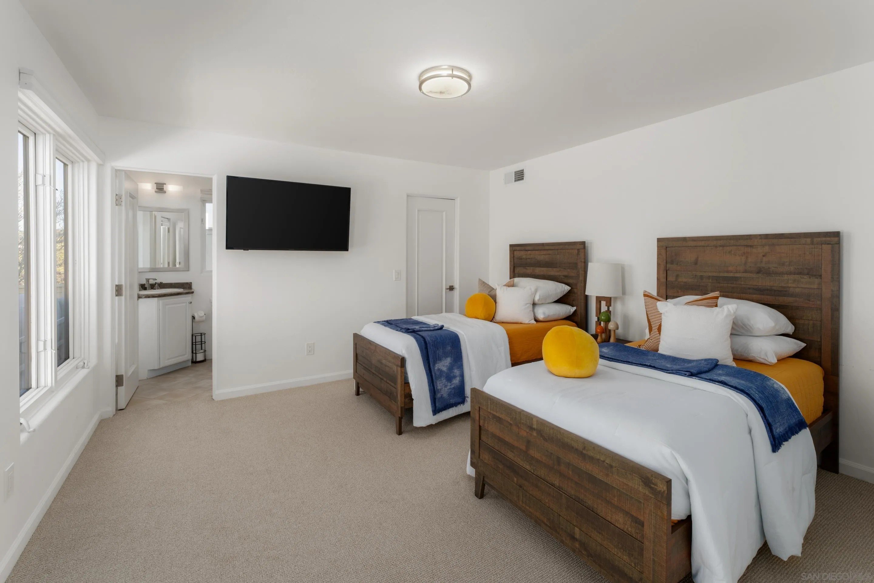 La Jolla, California, 92037, United States, 5 Bedrooms Bedrooms, ,6 BathroomsBathrooms,Residential,For Sale,1991356