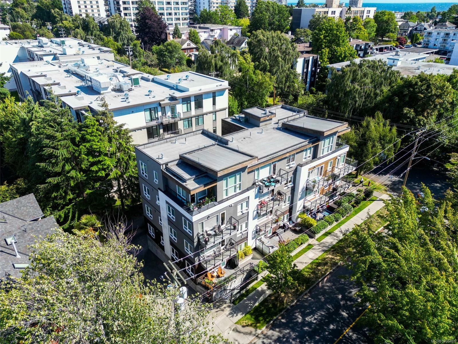 VICTORIA, British Columbia, V8V 1R5, CA, 2 Bedrooms Bedrooms, ,Residential,For Sale,1885284
