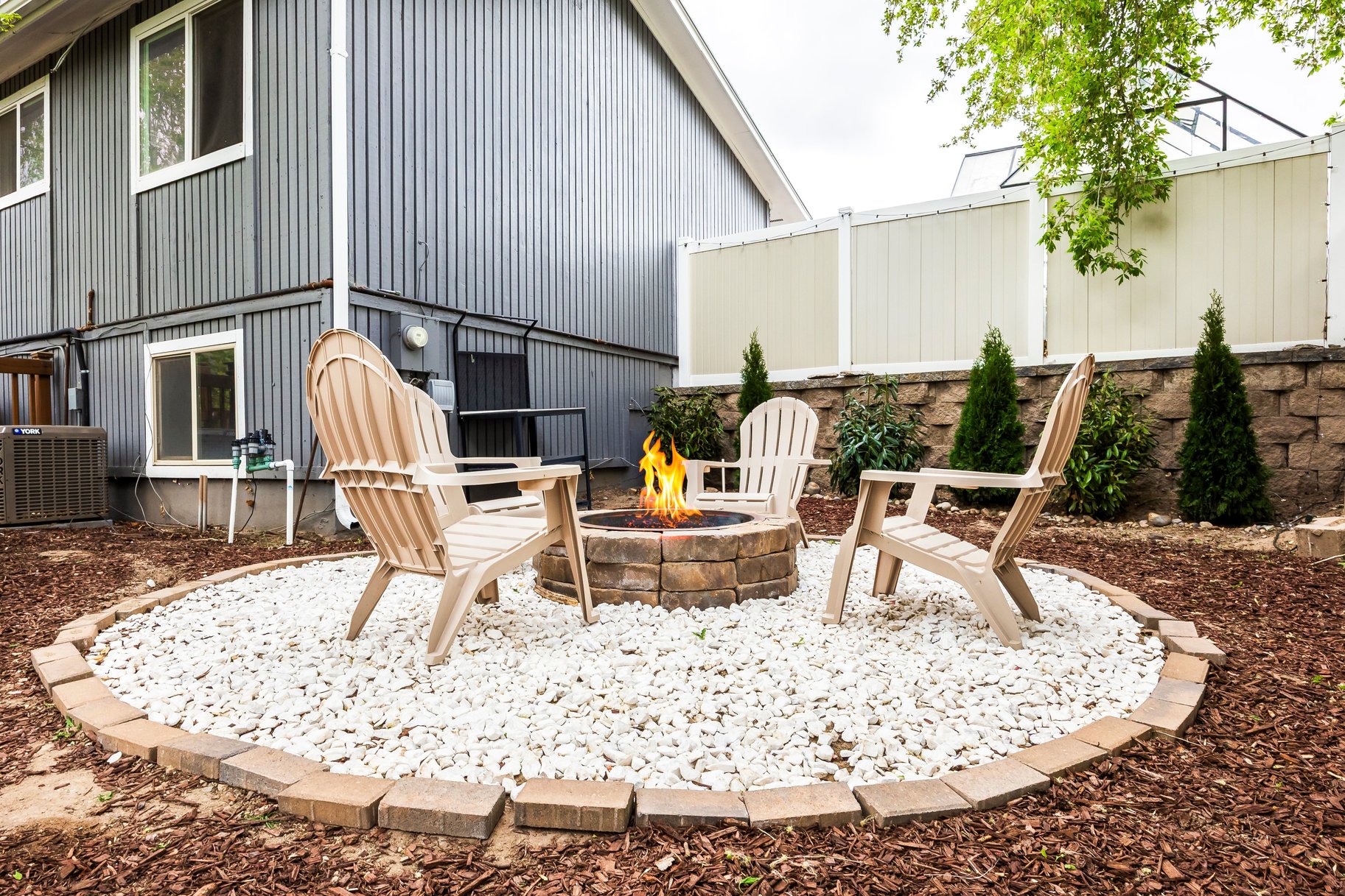  Sandy Gem Near the Canyons with Beautiful Backyard Living - 物件實景