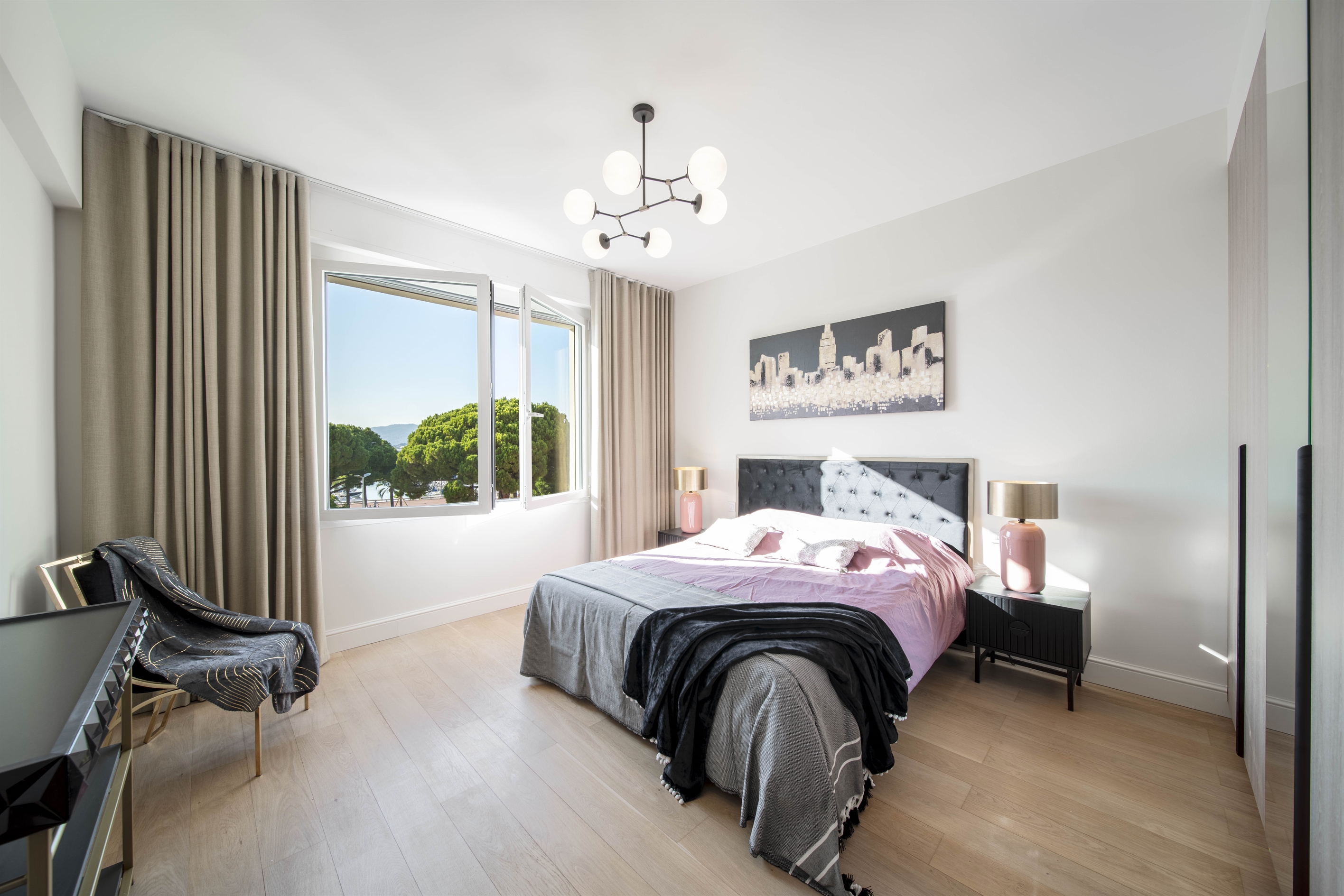  Recently renovated 3-bedroom apartment on the Croisette in Cannes, terrace and … - 物件實景