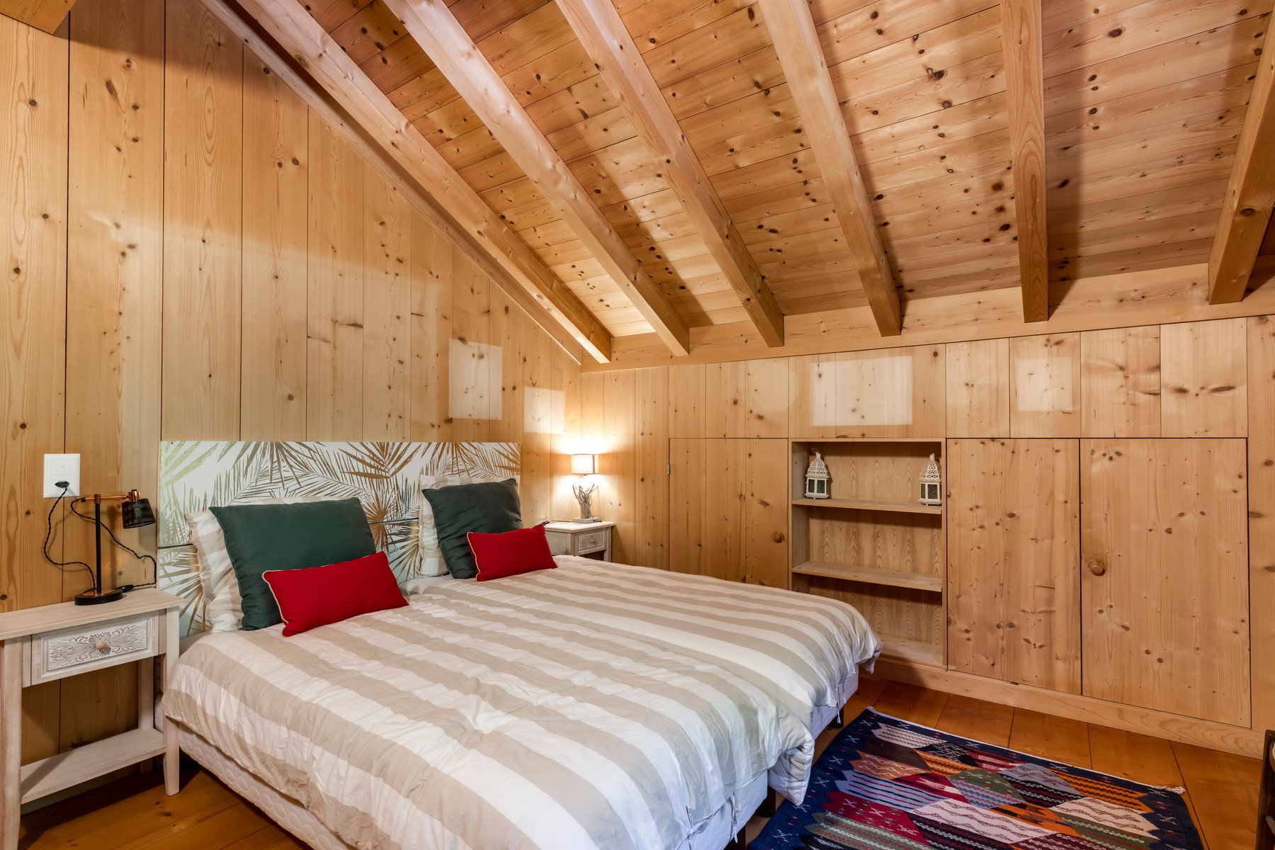  A rare property featuring two cottages and breathtaking lake views - 物件實景