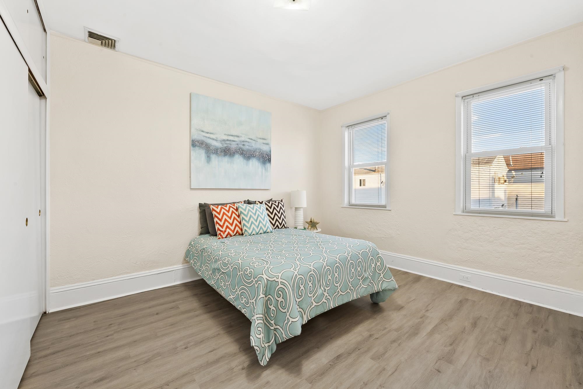 Union City, New Jersey, 07087, United States, 3 Bedrooms Bedrooms, ,2 BathroomsBathrooms,Residential,For Sale,2002067