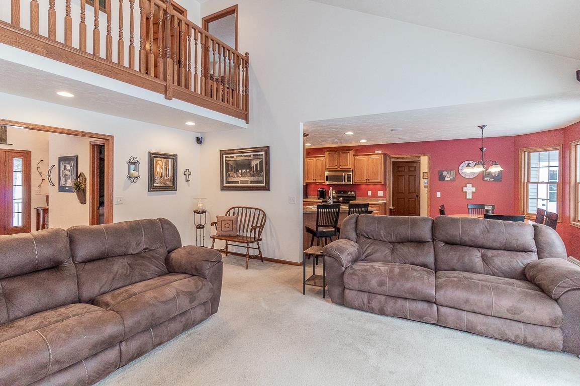 New London, Wisconsin, 54961-8857, United States, 4 Bedrooms Bedrooms, ,4 BathroomsBathrooms,Residential,For Sale,2001494