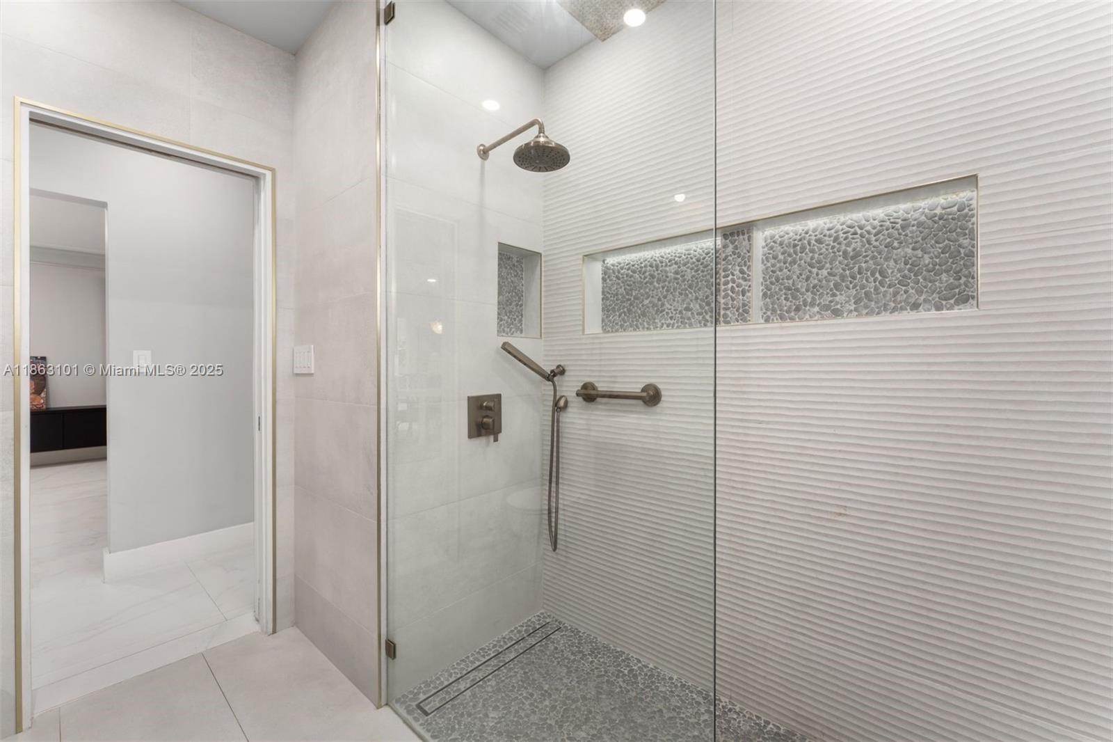 Miami Beach, Florida, 33141, United States, 3 Bedrooms Bedrooms, ,2 BathroomsBathrooms,Residential,For Sale,1927176