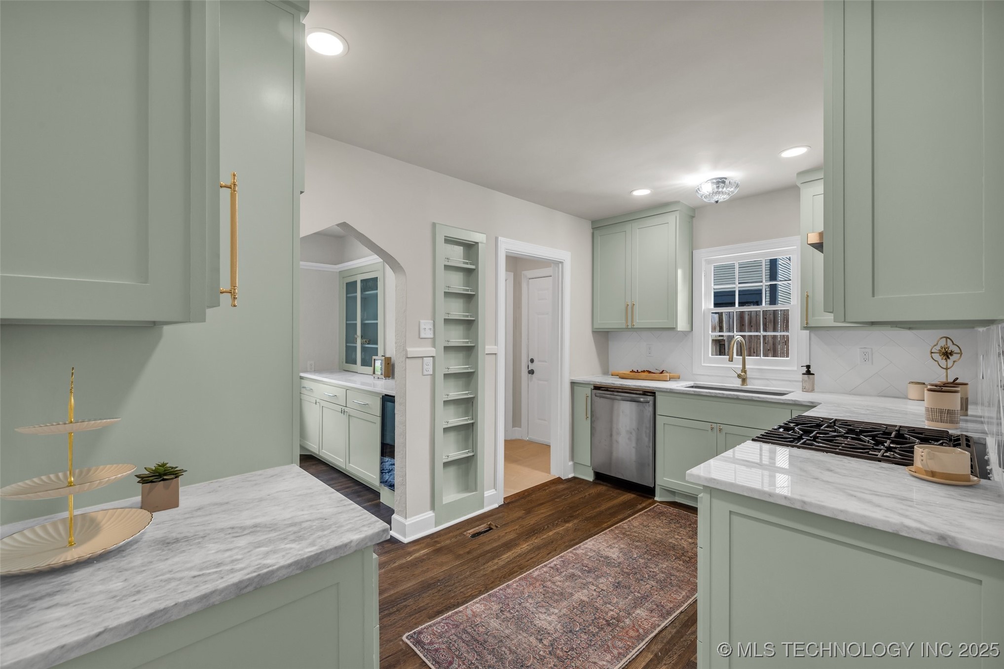 Tulsa, Oklahoma, 74104, United States, 3 Bedrooms Bedrooms, ,3 BathroomsBathrooms,Residential,For Sale,1890482