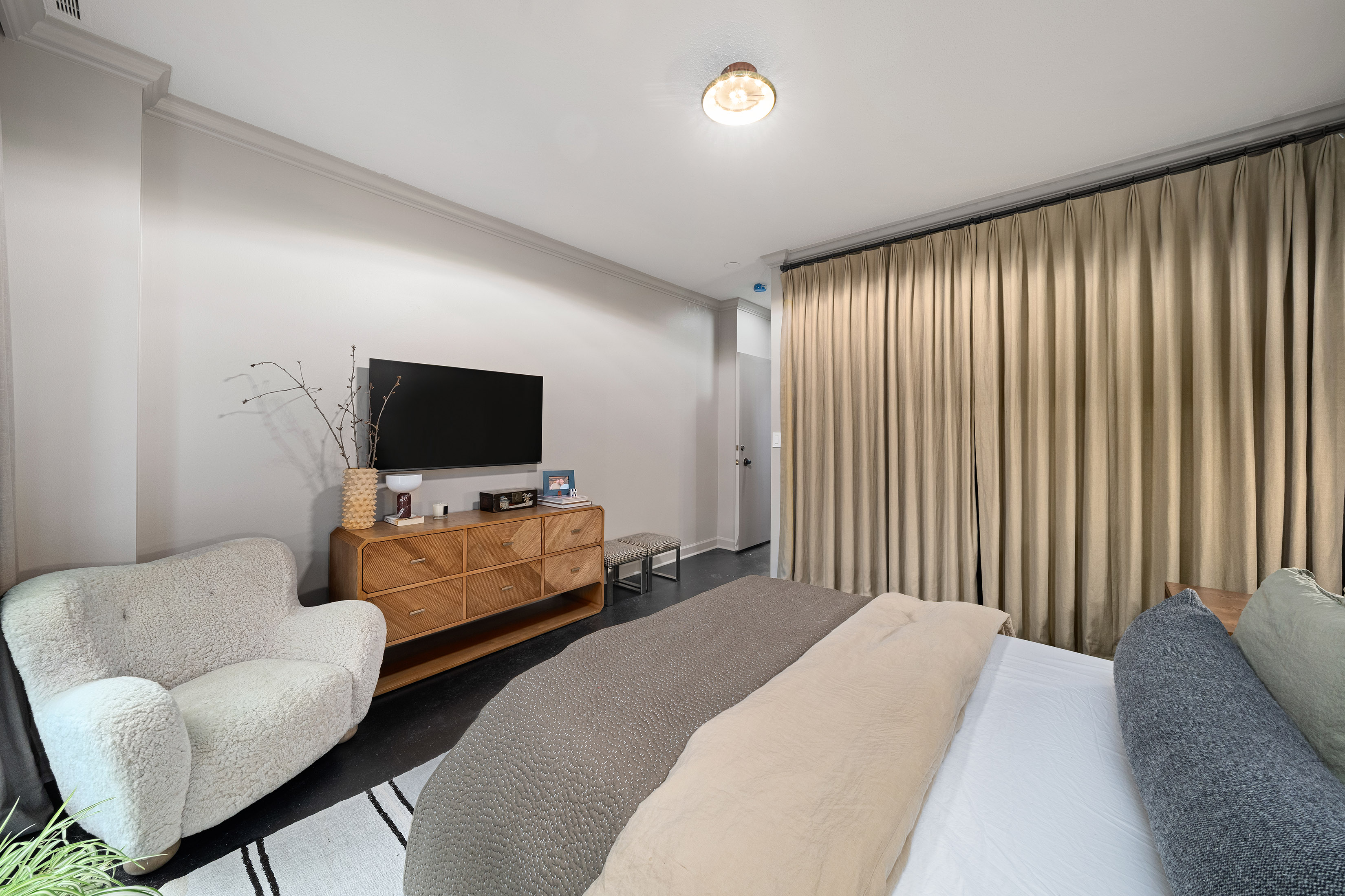  Rare Main-Level Residence at Plaza Towers - 物件實景