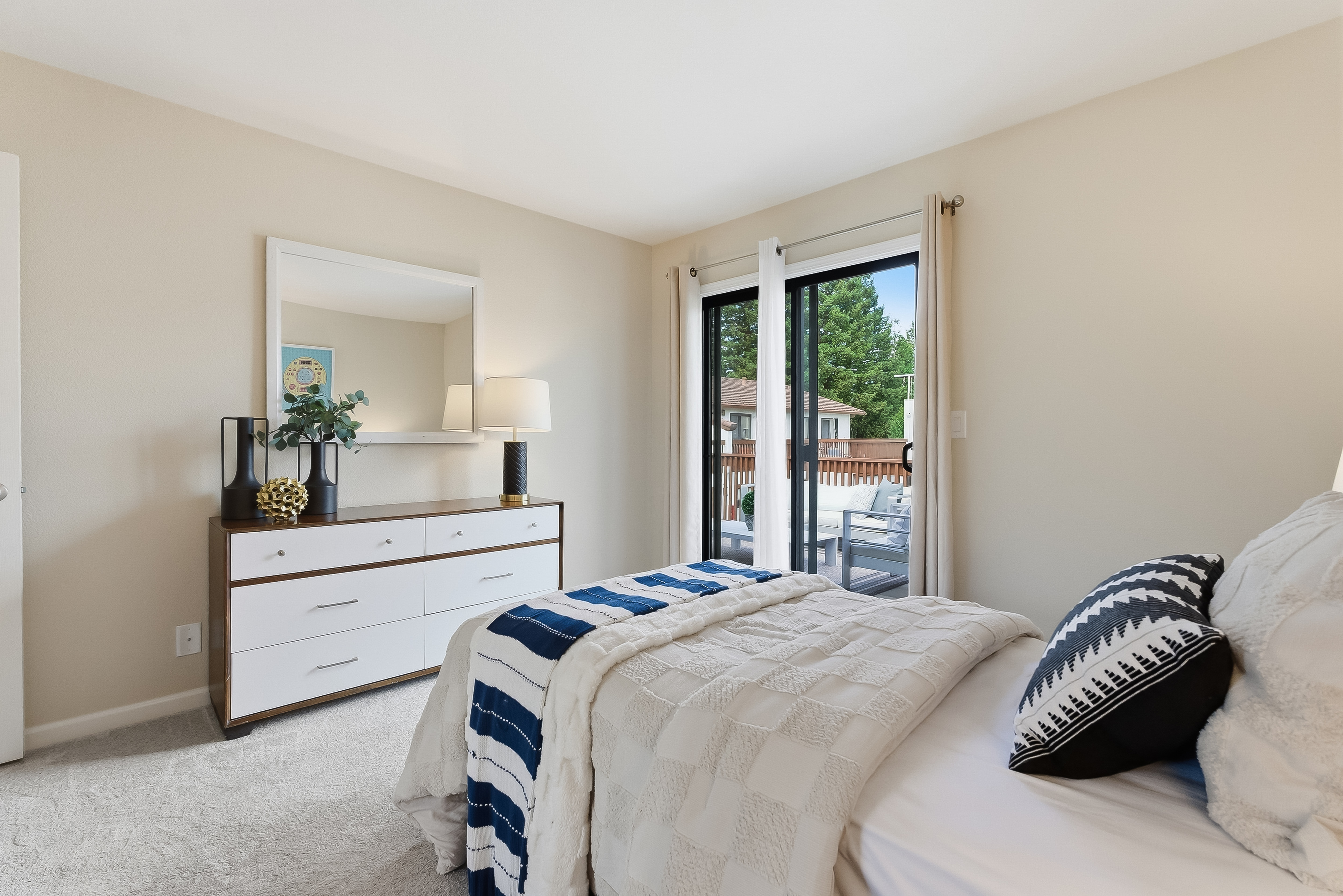  Spanish-Style Townhome in Tranquil Community - 物件實景