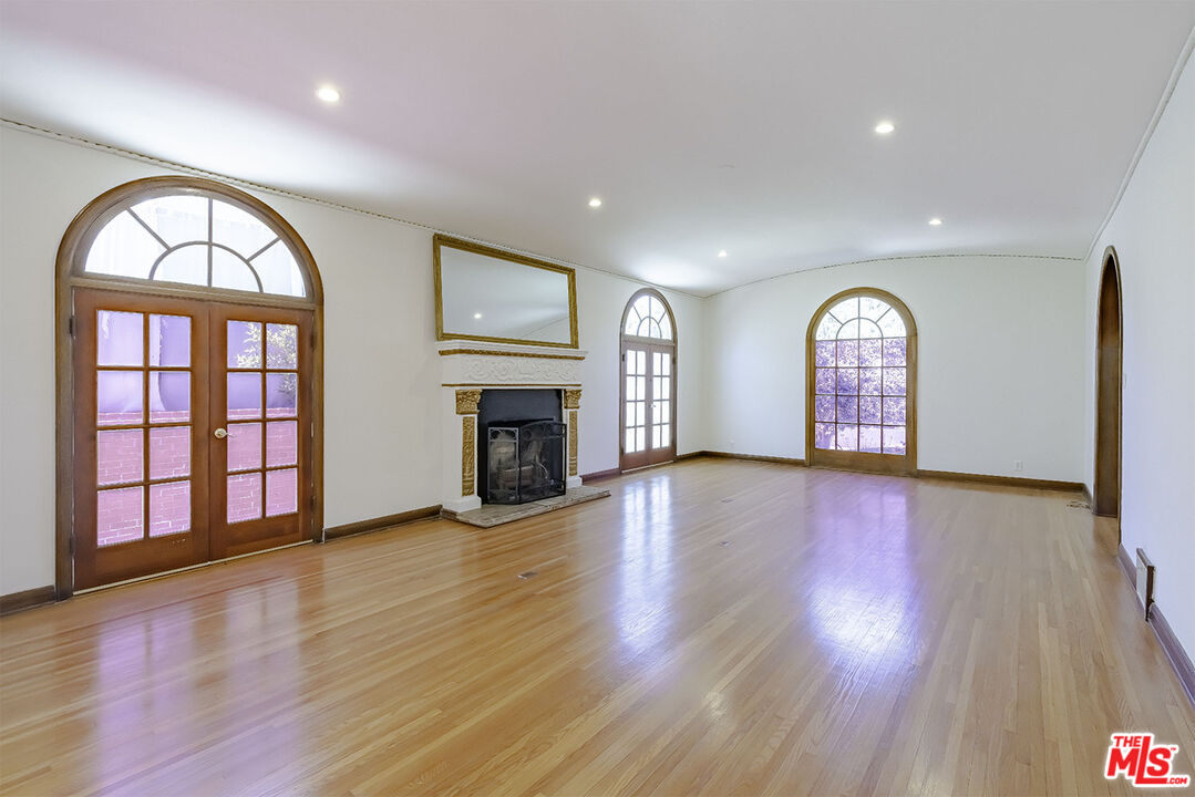 1232 Westchester Pl, Los Angeles, California, 90019, United States, 5 Bedrooms Bedrooms, ,5 BathroomsBathrooms,Residential,For Sale,1232 Westchester Pl,1662622