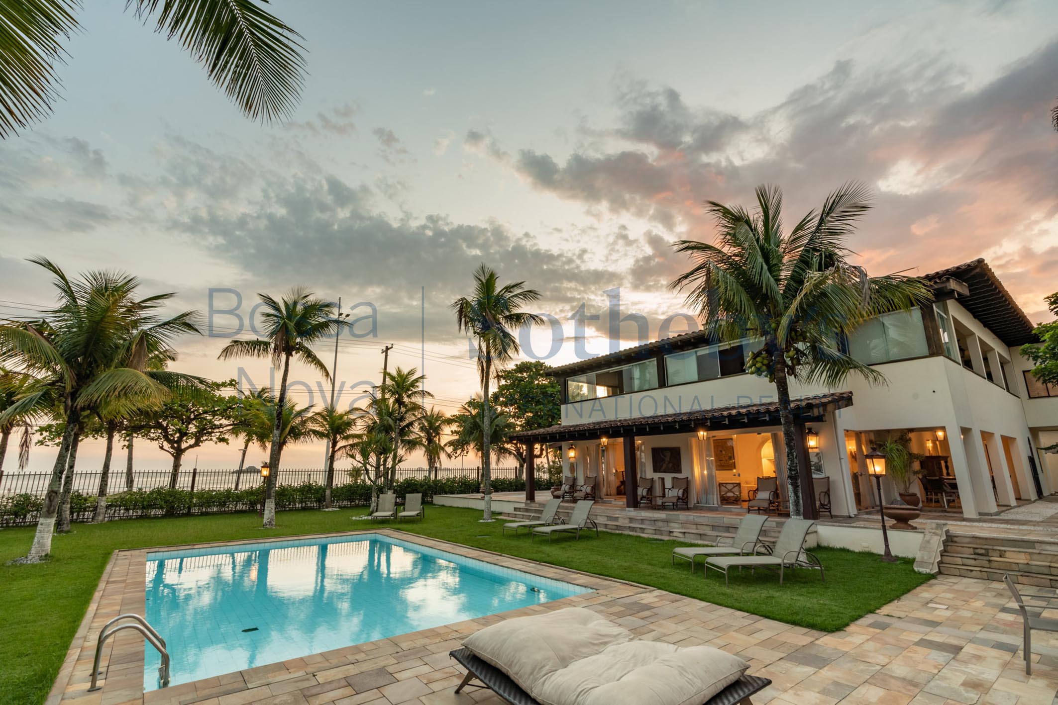  Large house with pool facing the sea - 物件實景