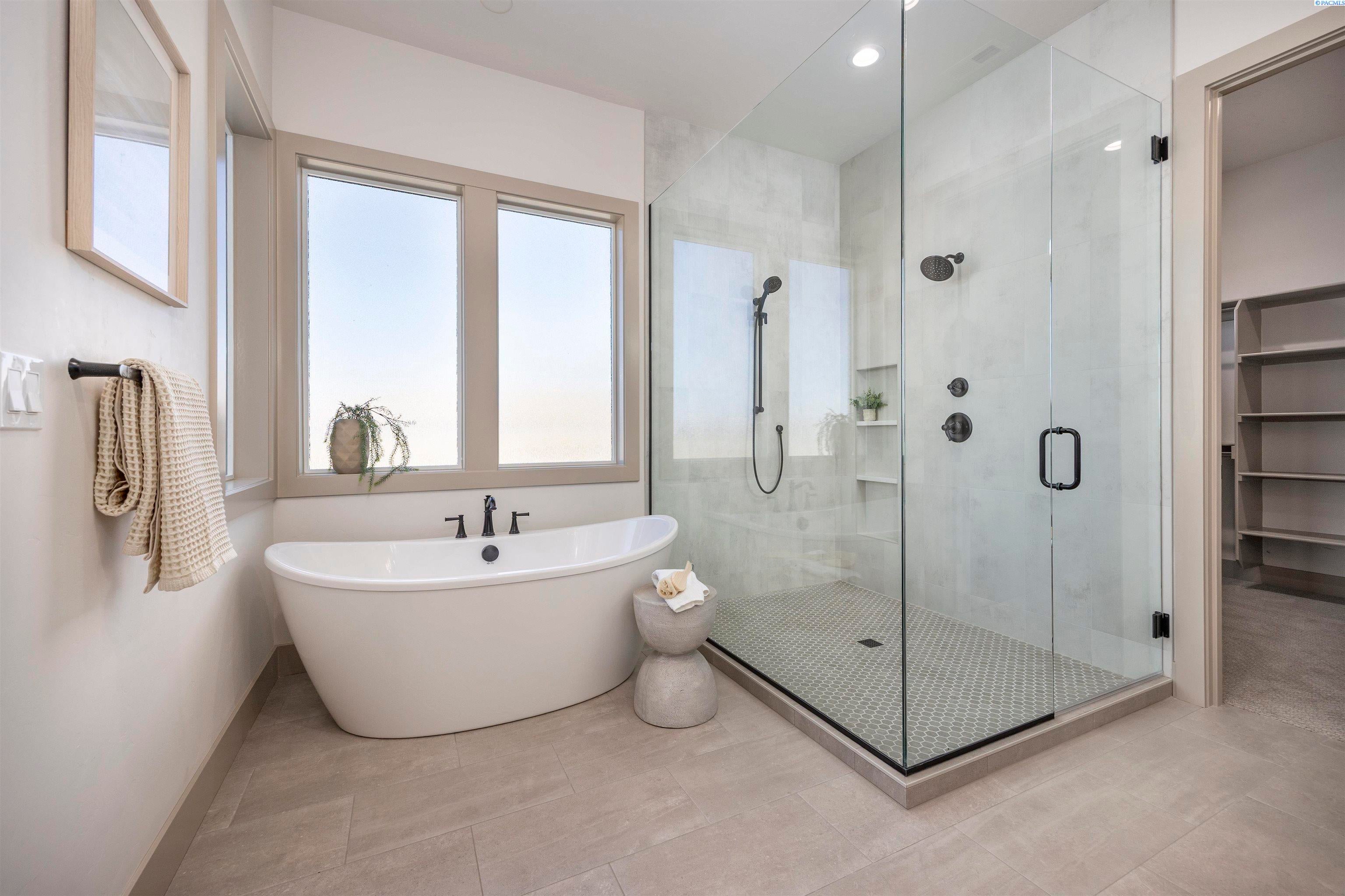 Kennewick, Washington, 99338, United States, 4 Bedrooms Bedrooms, ,3 BathroomsBathrooms,Residential,For Sale,2002511