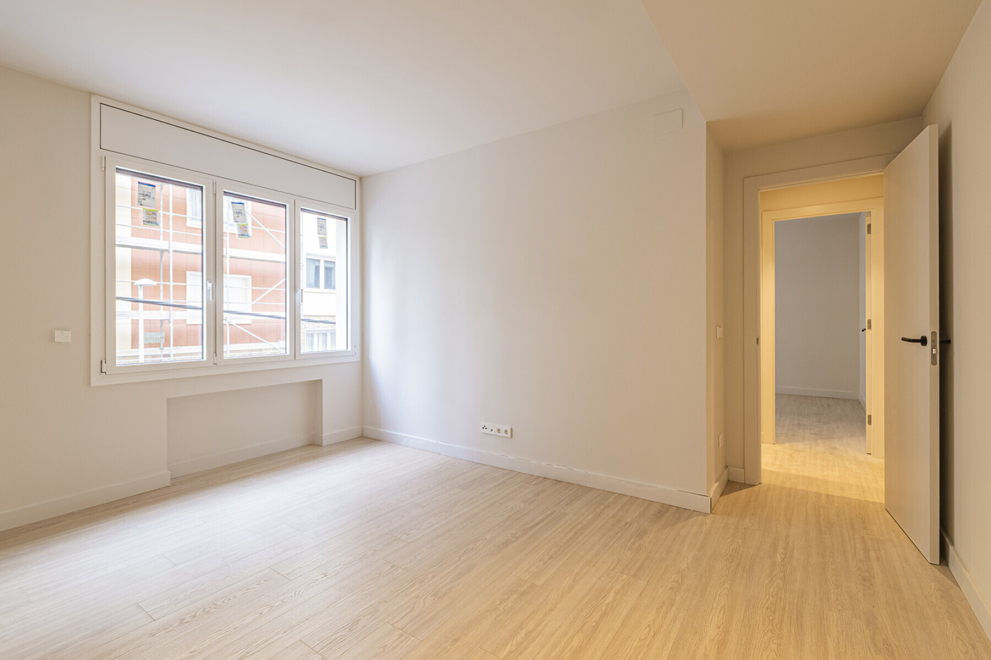  Fantastic renovated apartment with large garden at the living room level - 物件實景
