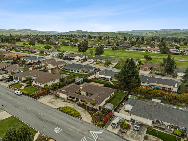 Hollister, California, 95023, United States, 3 Bedrooms Bedrooms, ,2 BathroomsBathrooms,Residential,For Sale,1882231